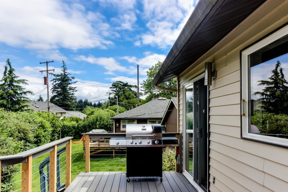 Cascade River Watch 3 BD Vacation Rental in Cascade Locks, OR Vacasa