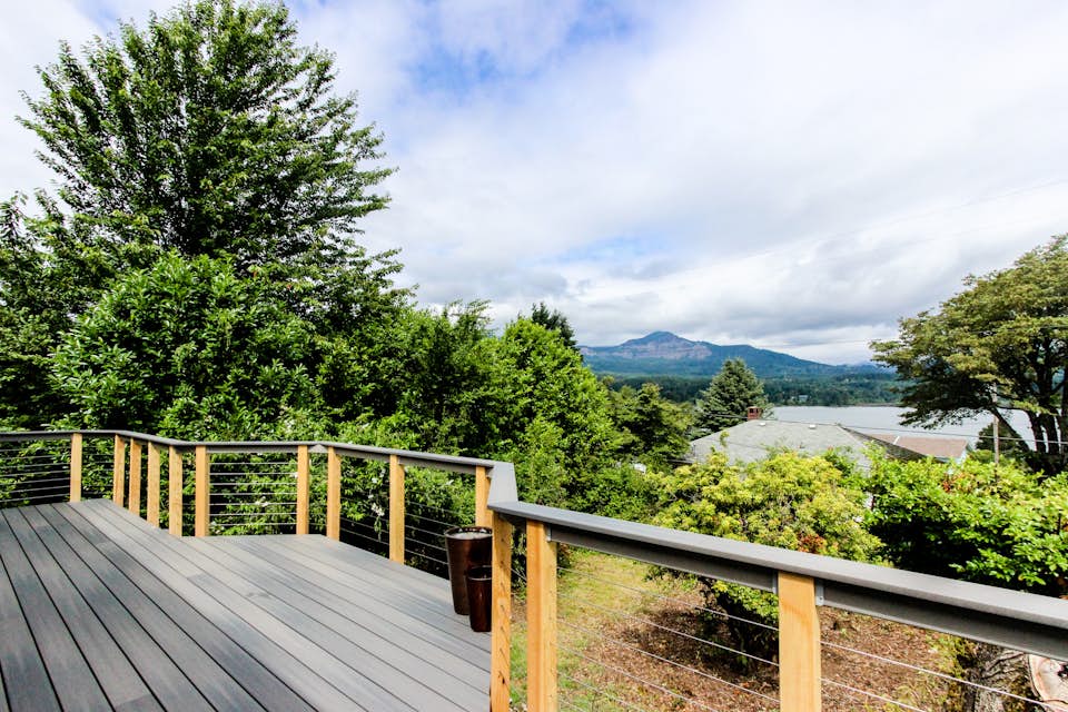 Cascade River Watch 3 BD Vacation Rental in Cascade Locks, OR Vacasa