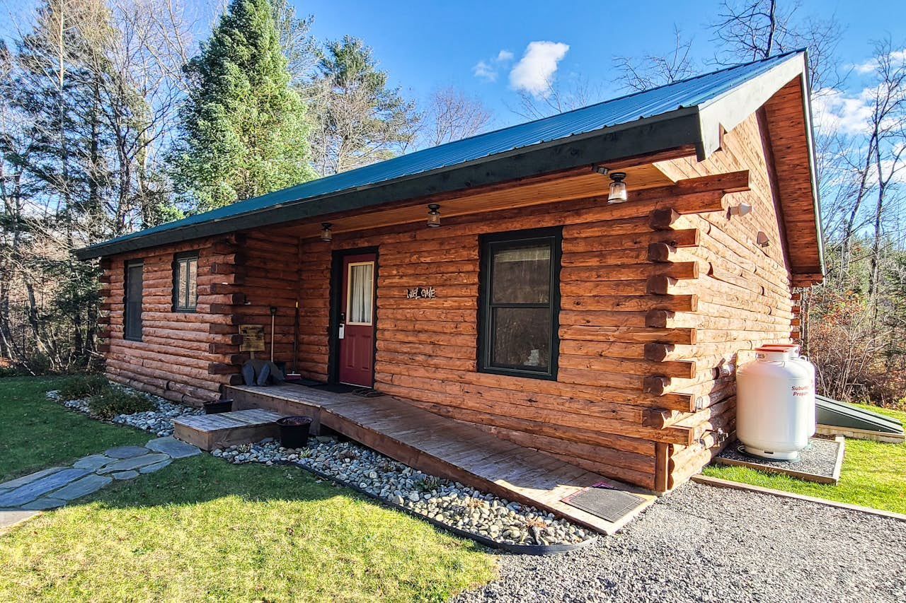 Blackbear Log Cabin 2 BD Morrisville, VT Vacation Rental Vacasa