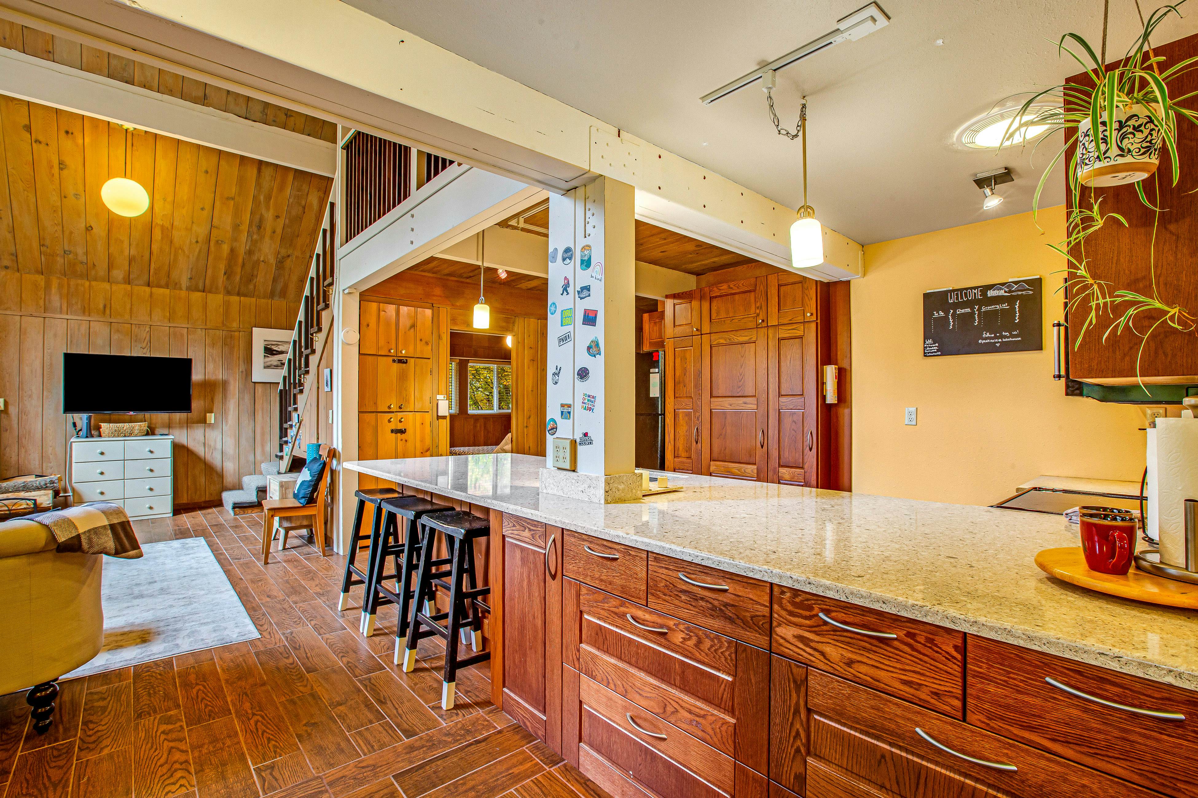 Peak-a-View Lakehouse