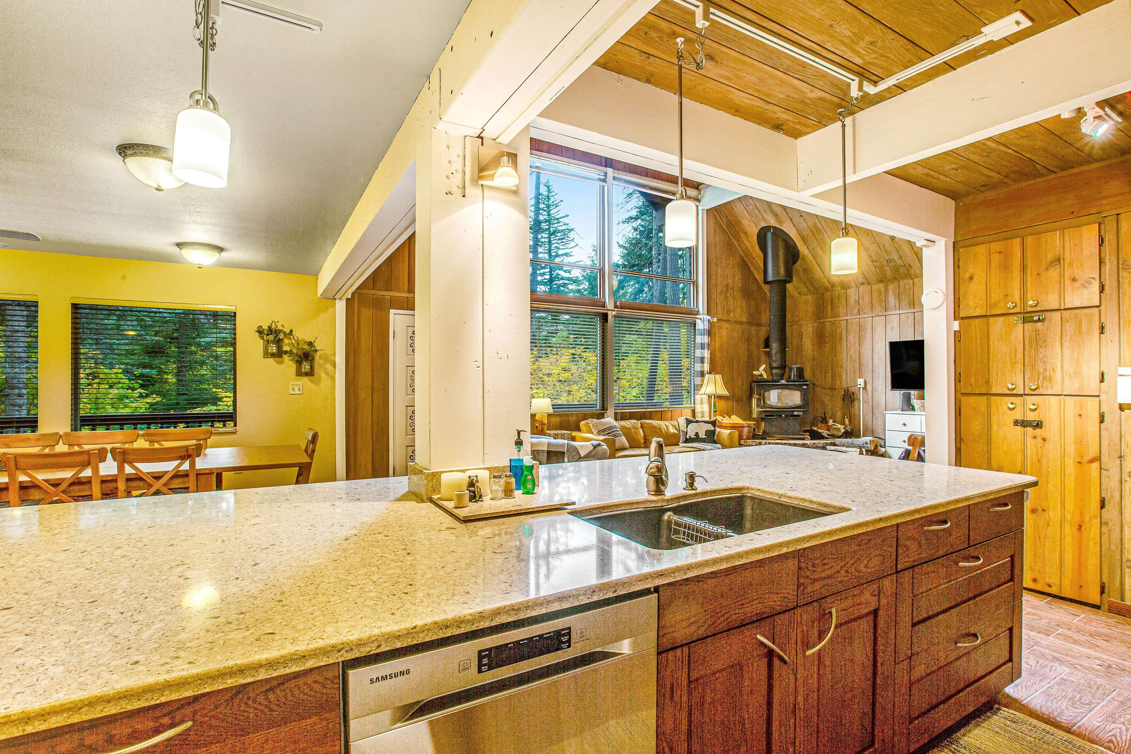 Peak-a-View Lakehouse