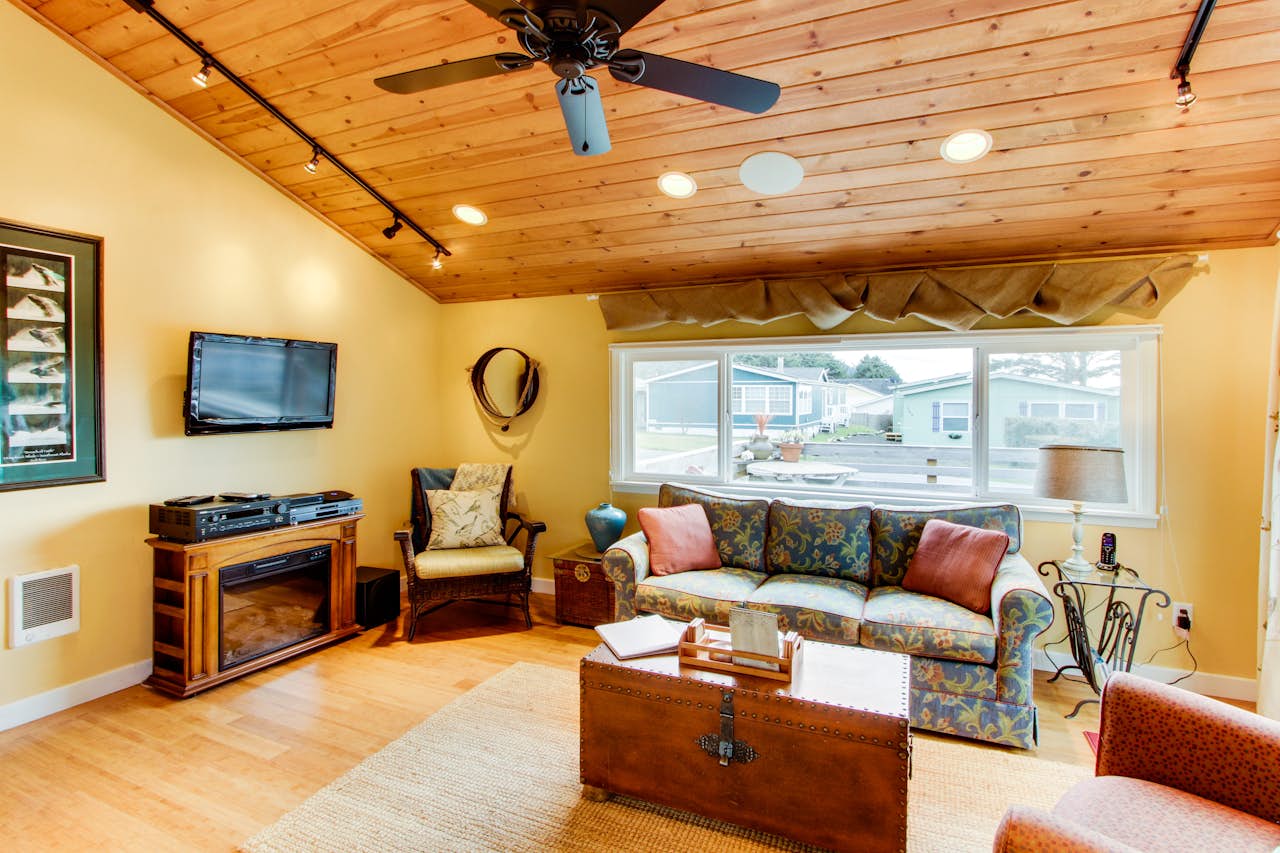 Aqua Vista 2 BD Vacation Rental in Yachats OR Vacasa