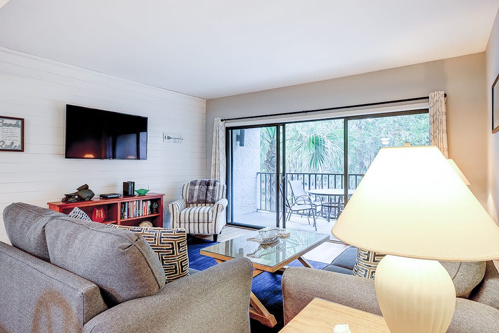 Family-friendly condo near the beach with balcony, central AC, & shared pool — Hilton Head, SC — vacation rental