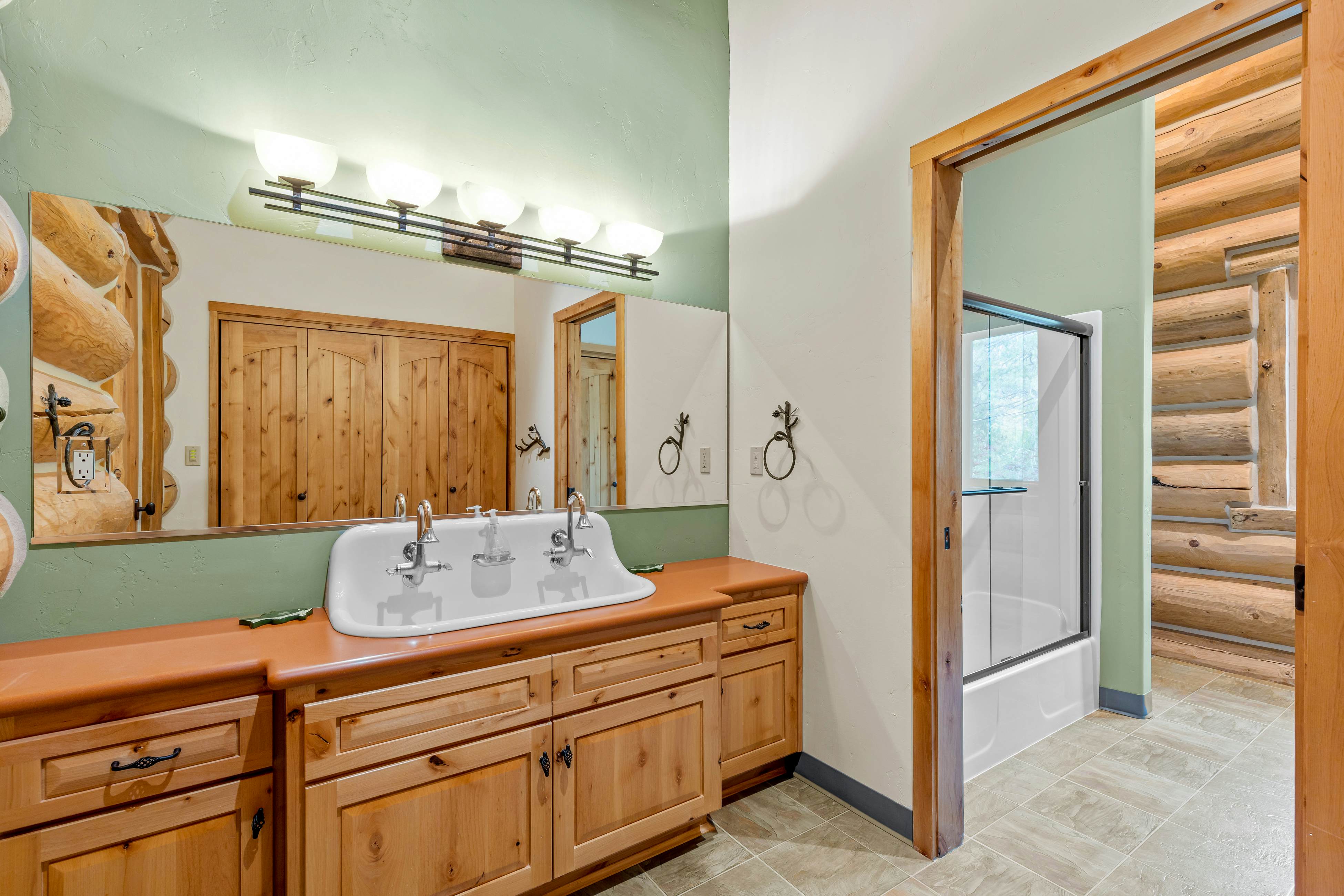 Willow Cove Log Cabin 