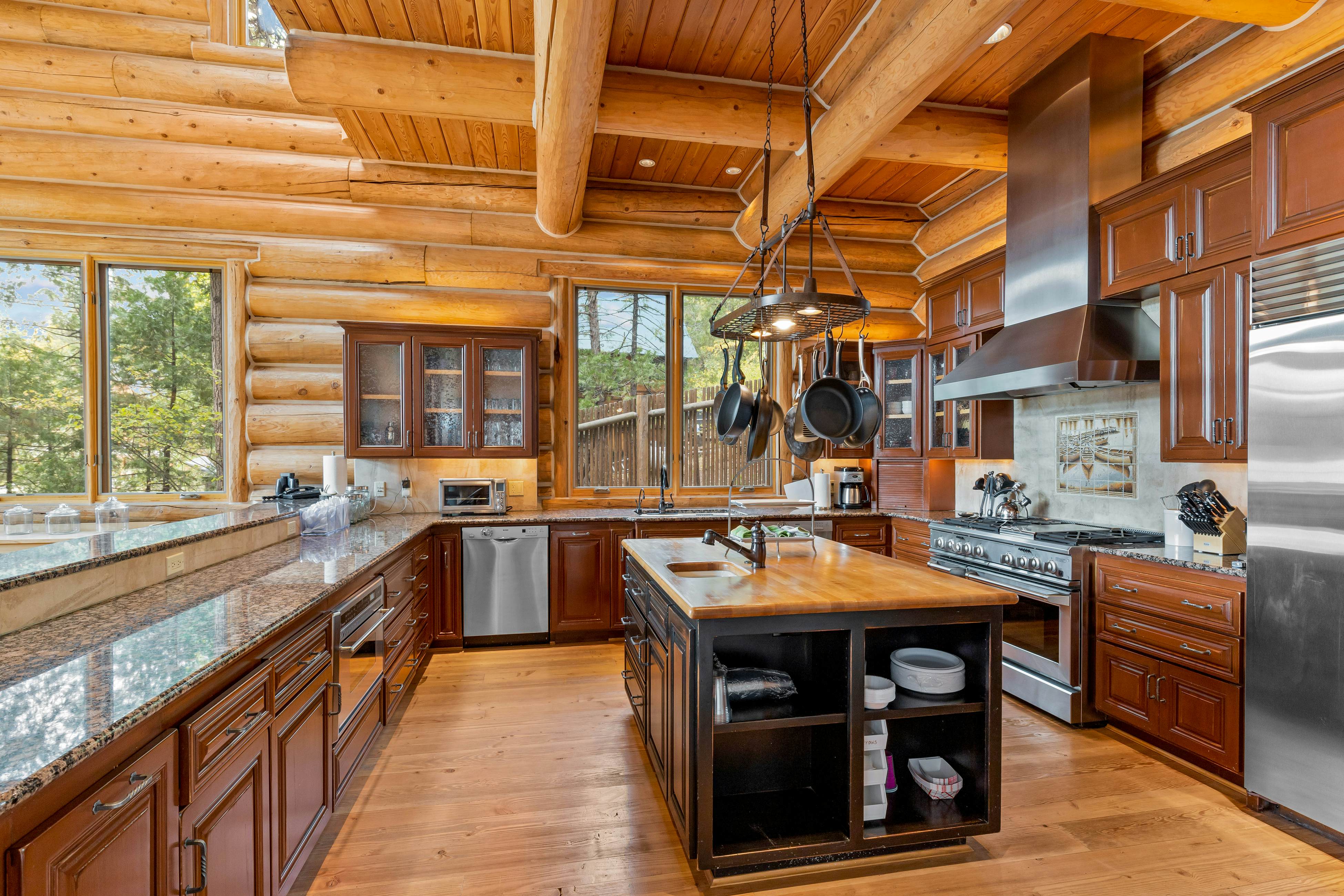 Willow Cove Log Cabin 