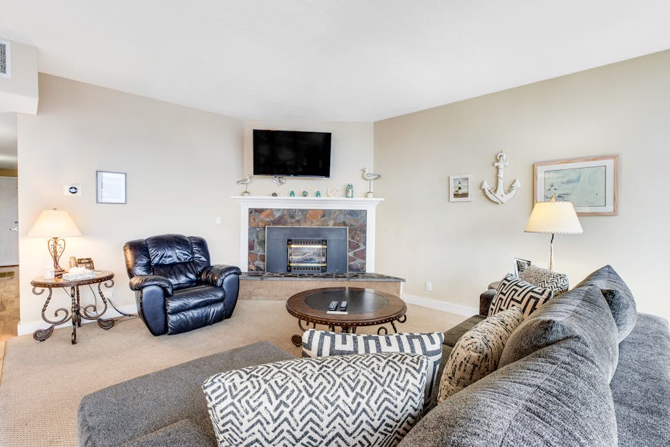 Sand & Sea The Holladay (418) 2 BD Seaside, OR Vacation Rental Vacasa