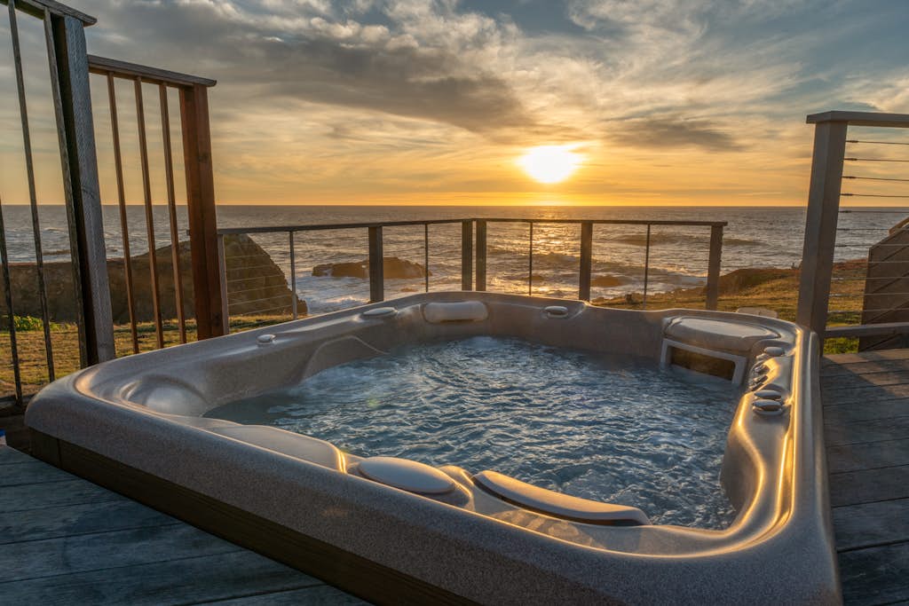 Spectacular Oceanfront Studio with Hot Tub & Loft — Fort Bragg, CA — vacation rental
