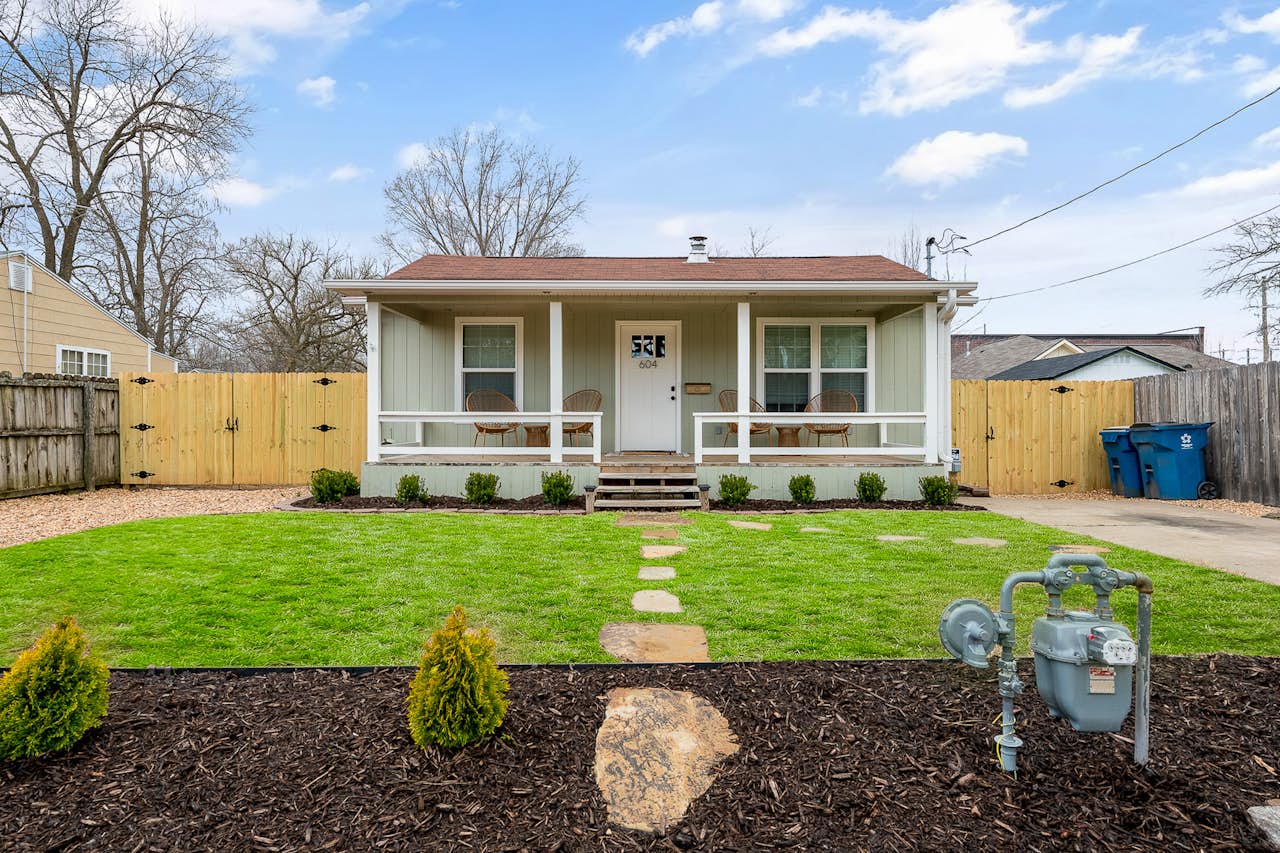 B Street Bungalow 2 BD Bentonville, AR Vacation Rental Vacasa