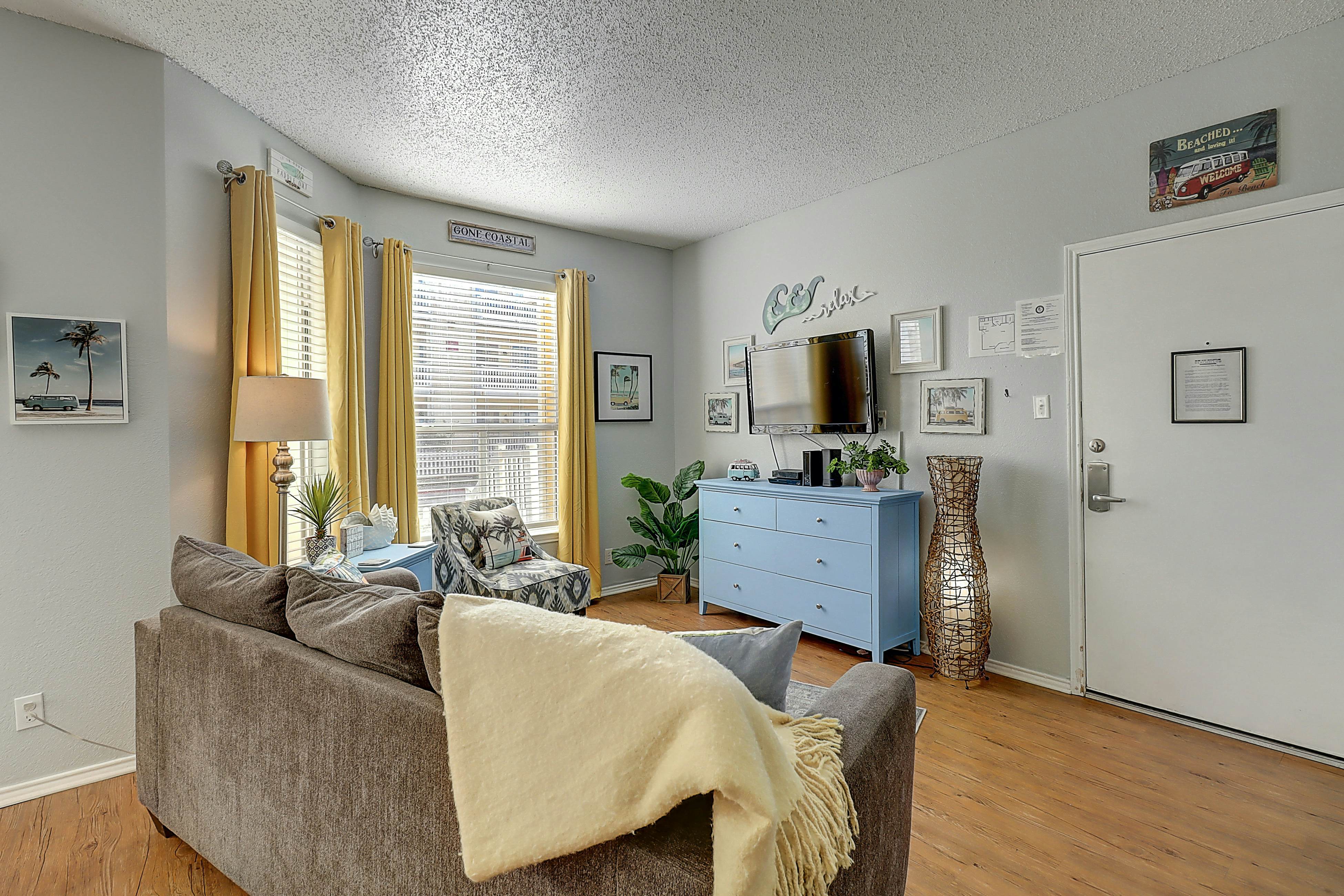 Beach Club - Seas the Day