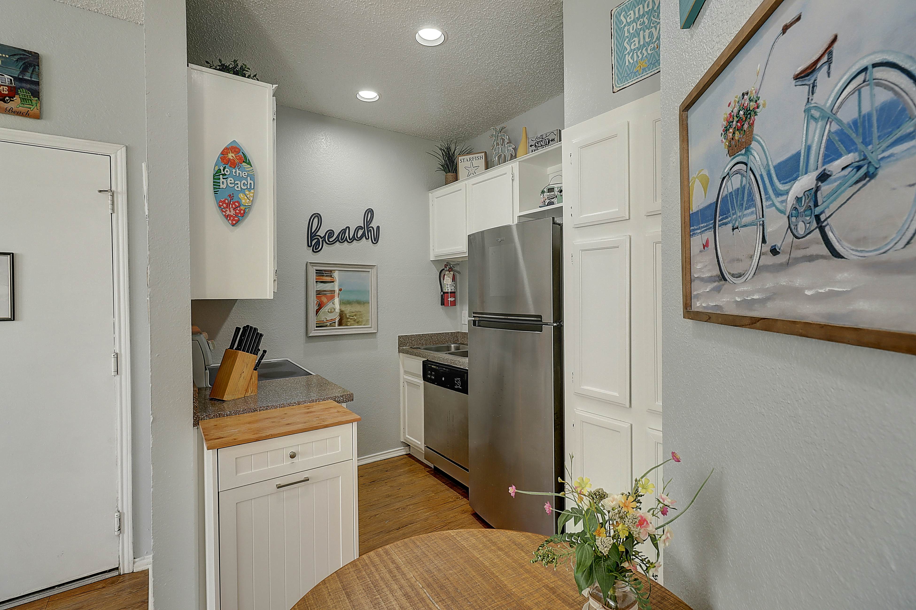 Beach Club - Seas the Day