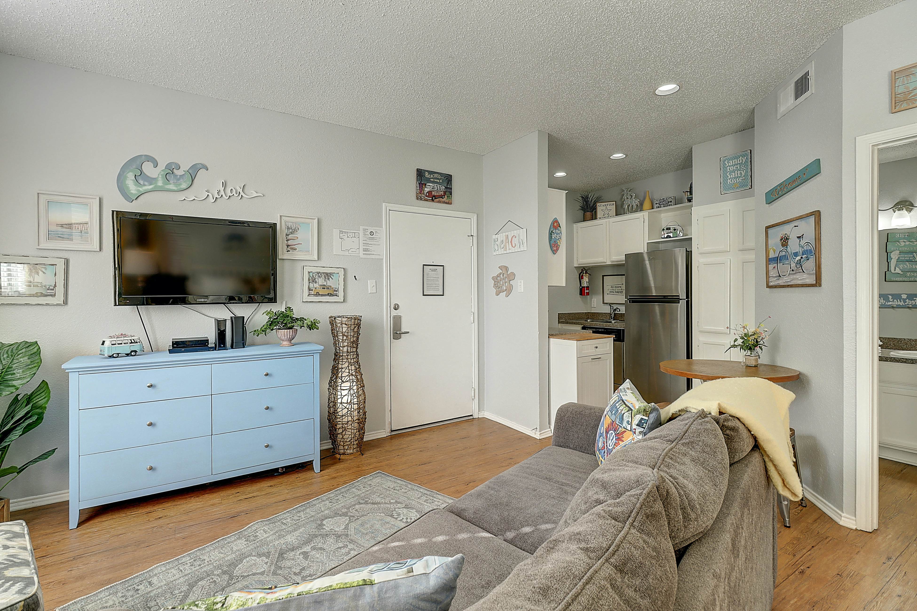 Beach Club - Seas the Day