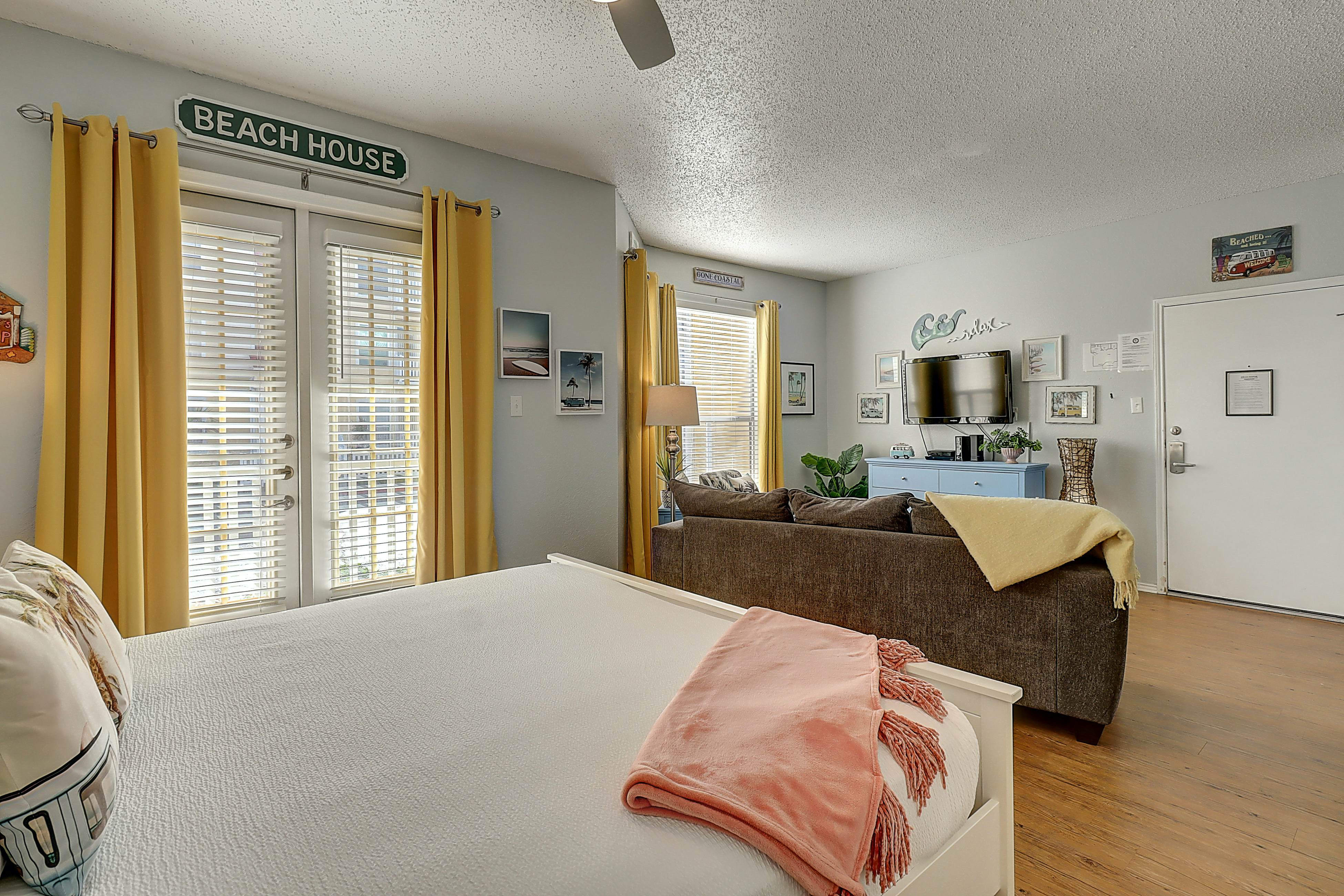 Beach Club - Seas the Day