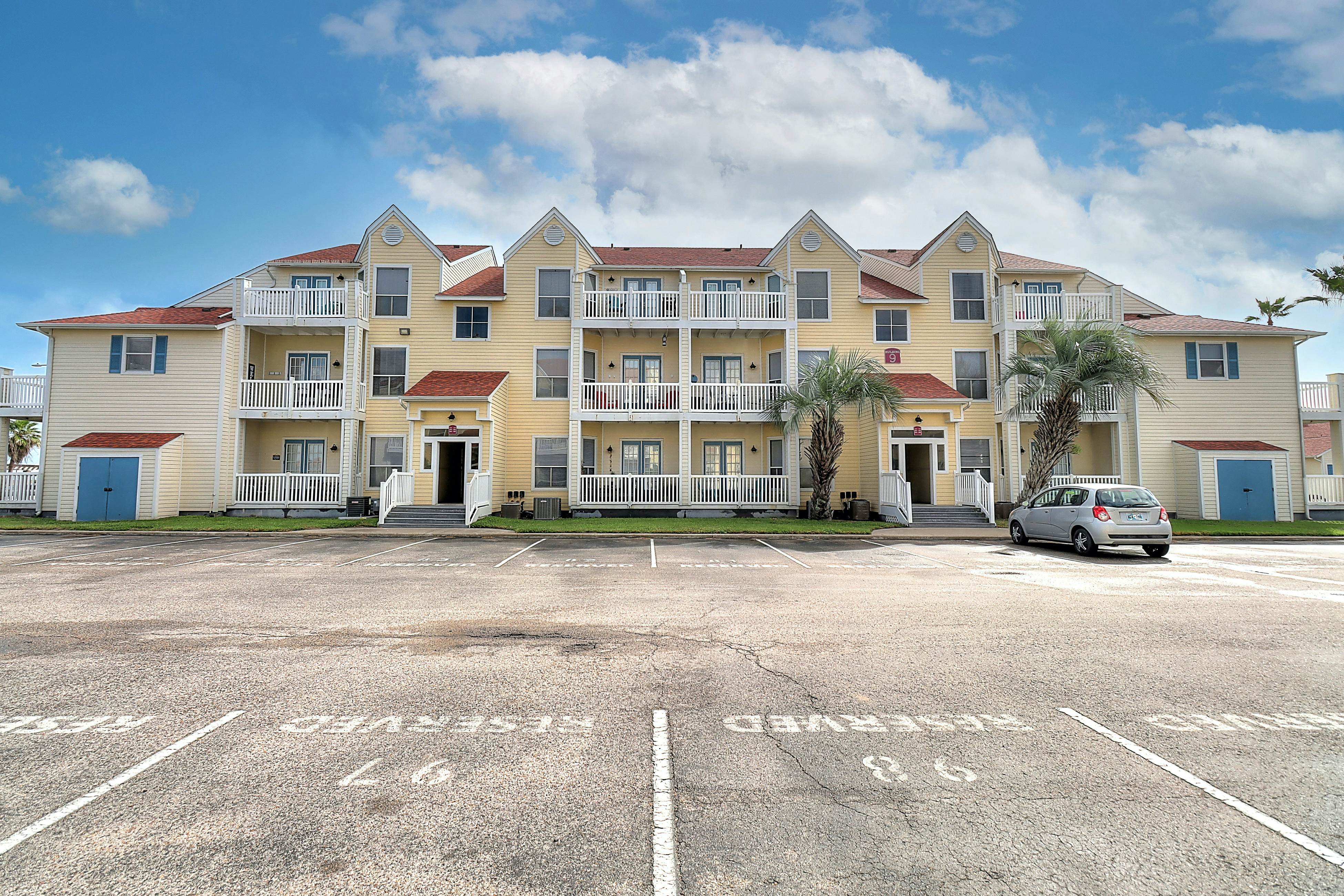 Beach Club - Seas the Day