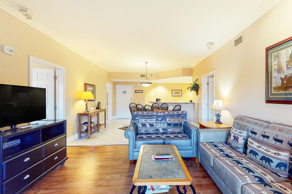 Bright Condo Near Downtown, Sleeps 6, Hot Tub, Gym — Gatlinburg, TN — vacation rental