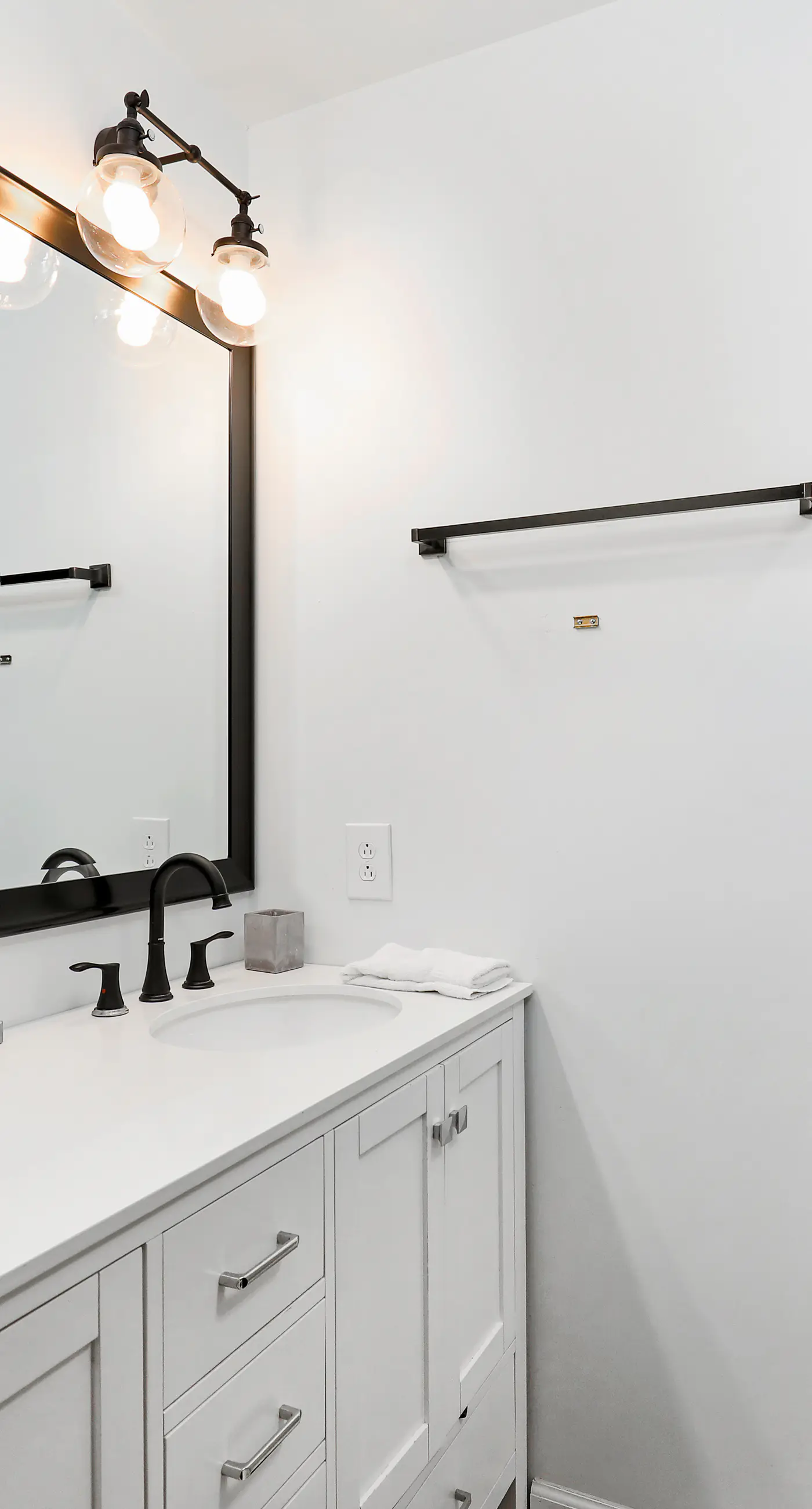 Inglewood Riverfront Retreat