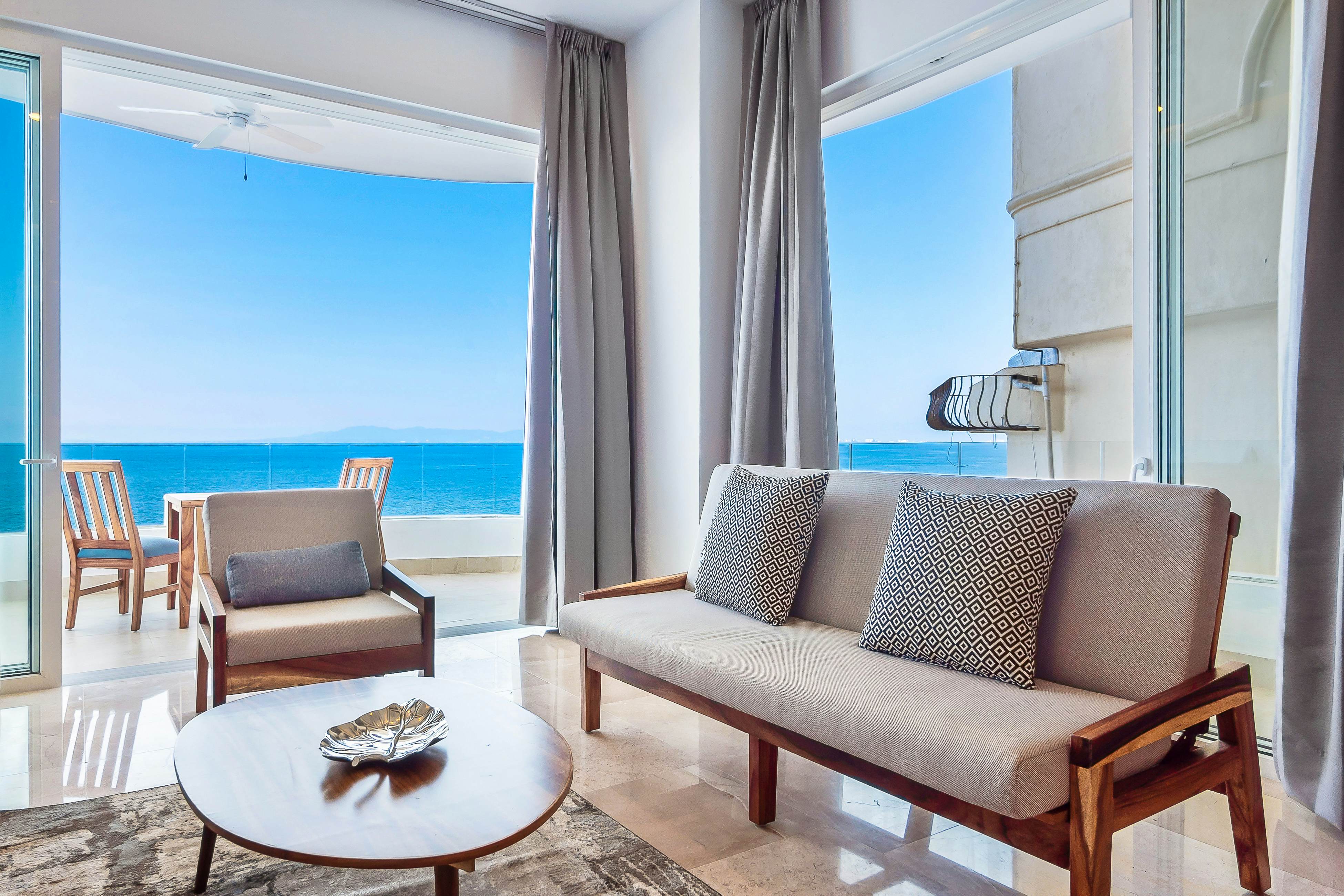 Blue Horizon 401 at Residences