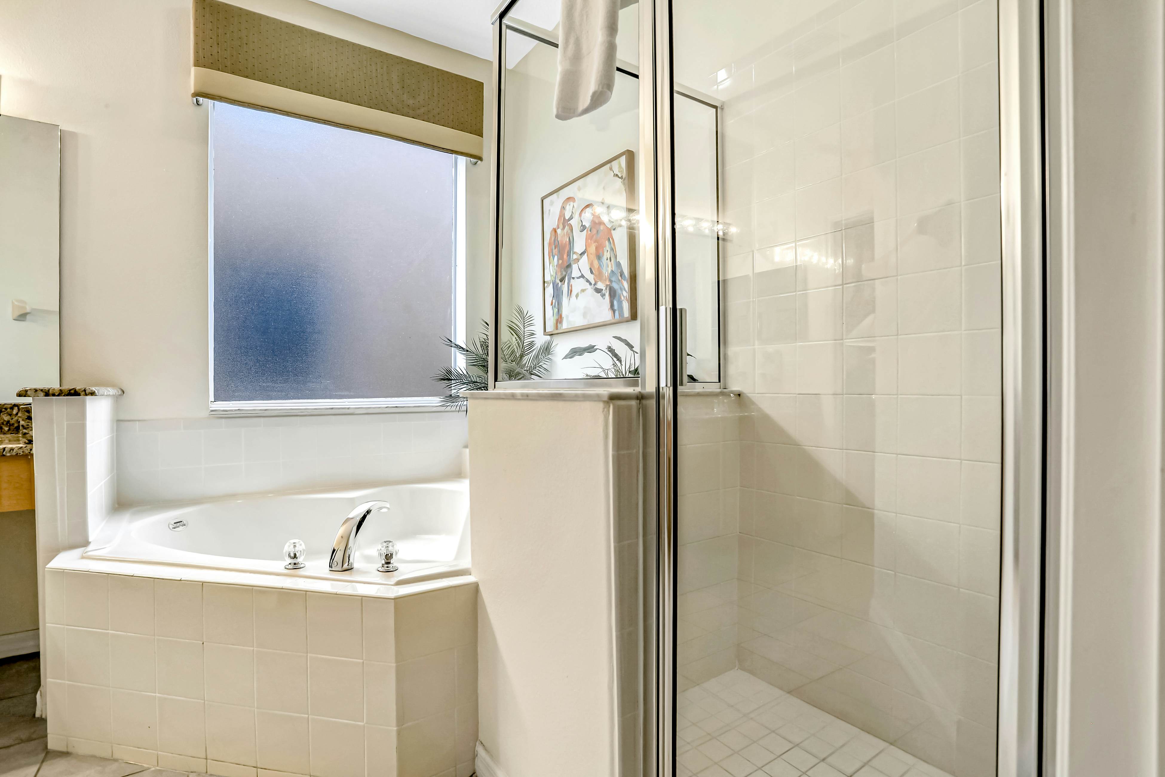 Sunny and Serene - Emerald Island Resort 