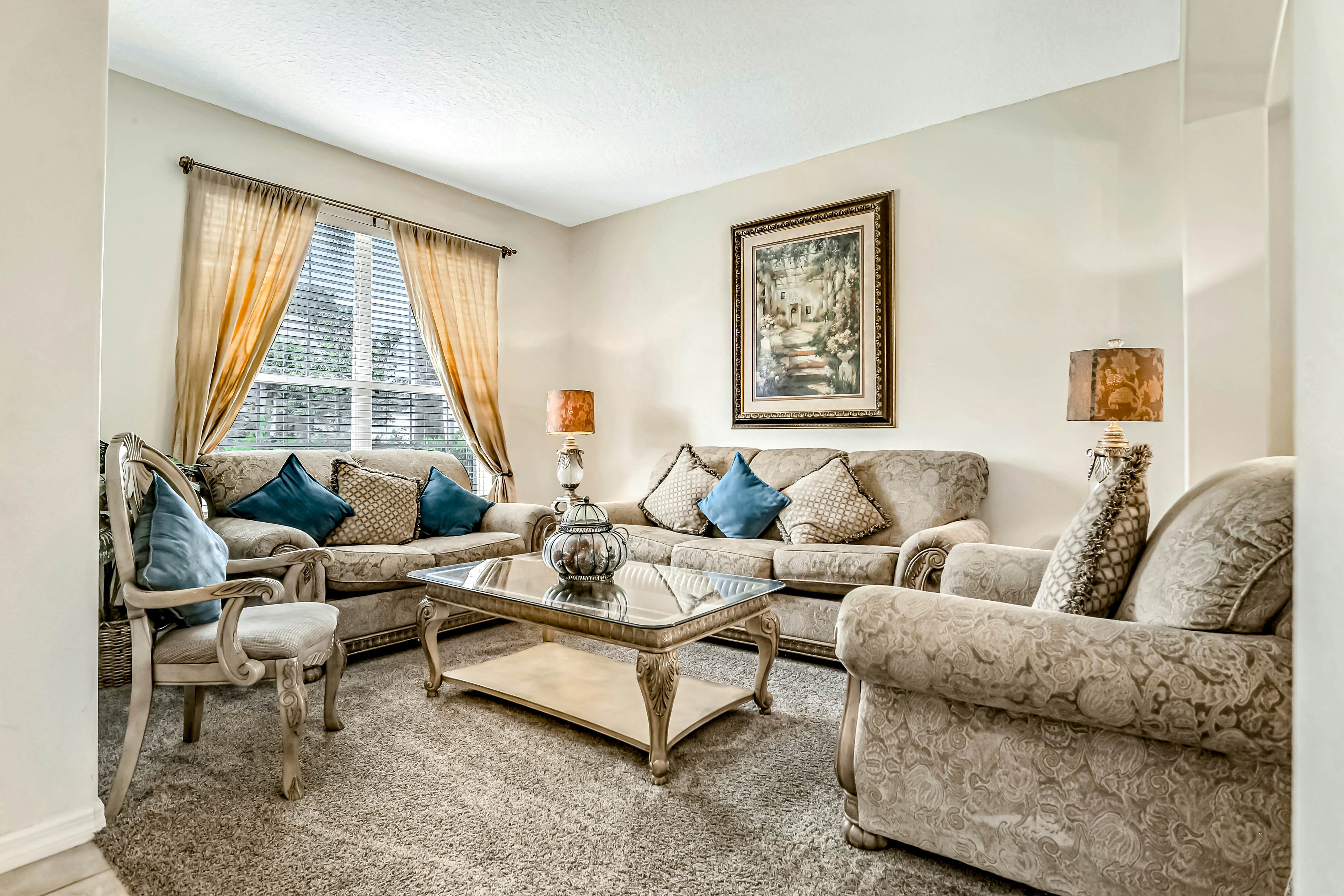 Sunny and Serene - Emerald Island Resort 