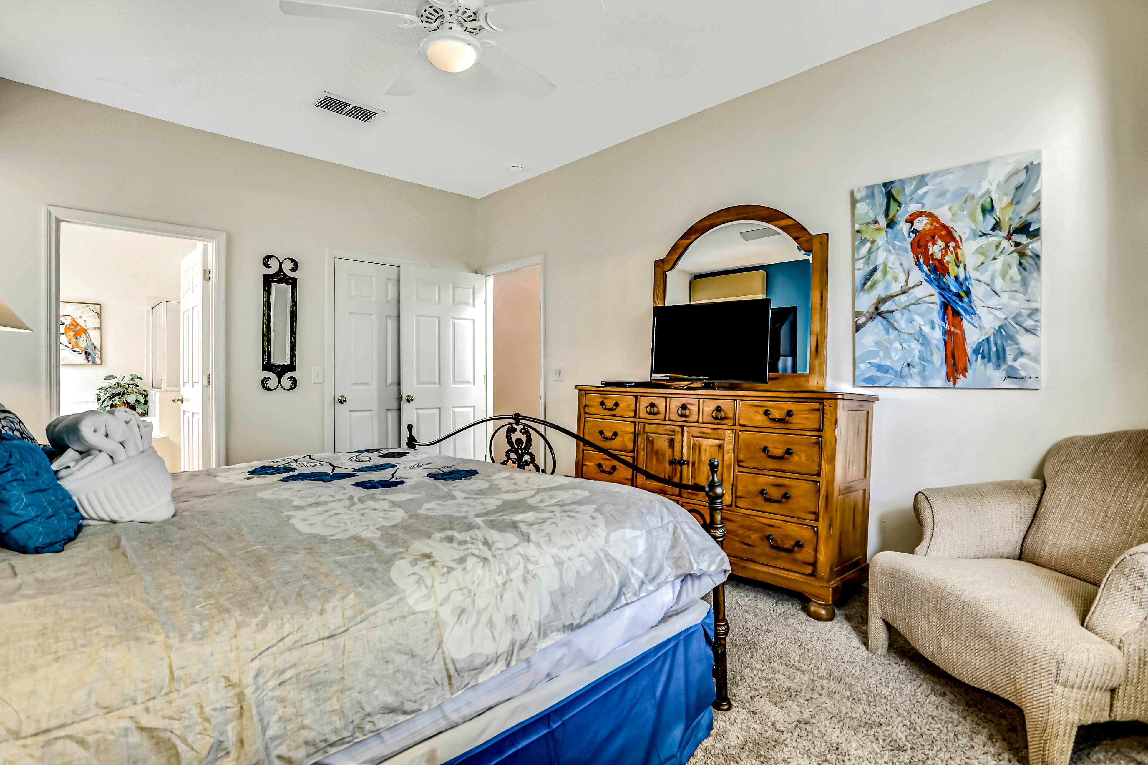 Sunny and Serene - Emerald Island Resort 