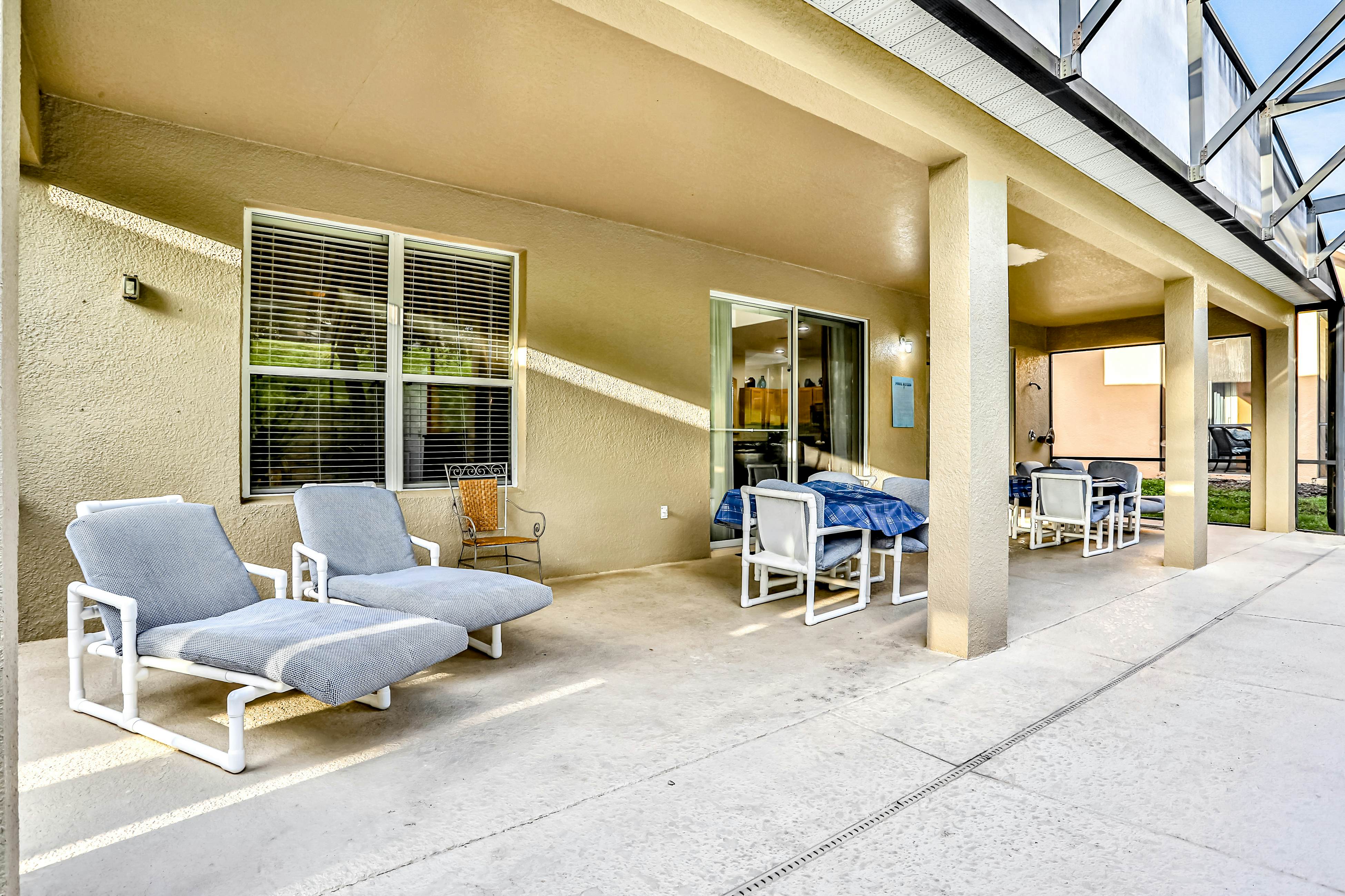 Sunny and Serene - Emerald Island Resort 