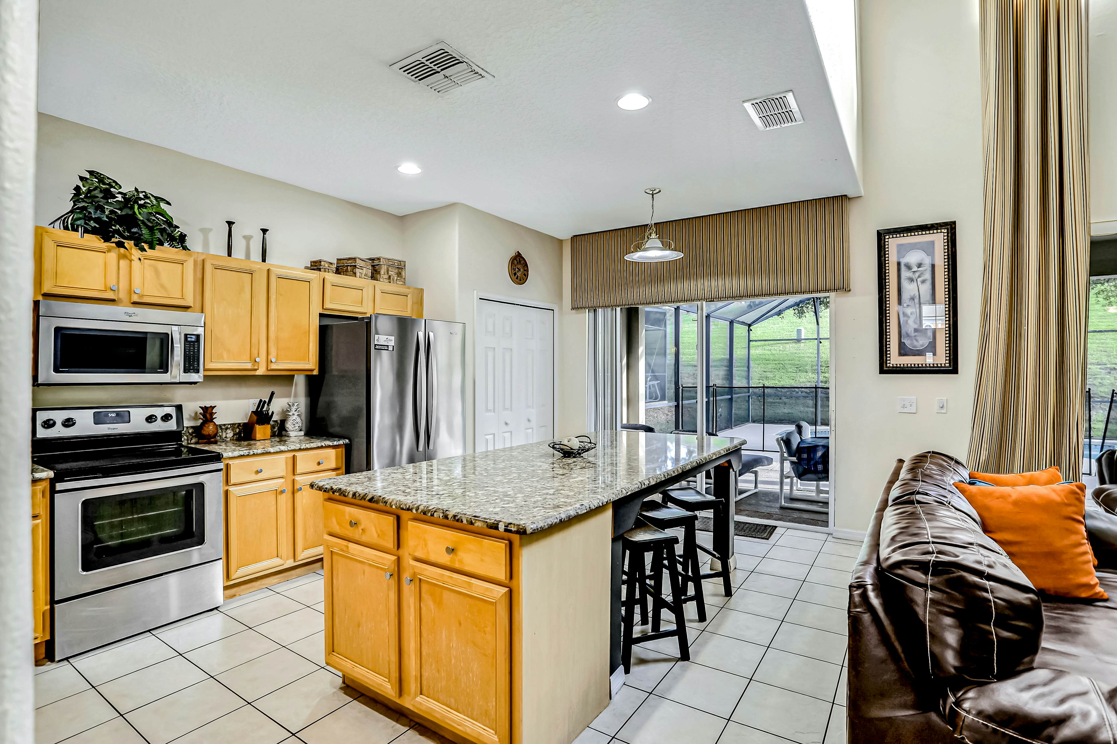 Sunny and Serene - Emerald Island Resort 