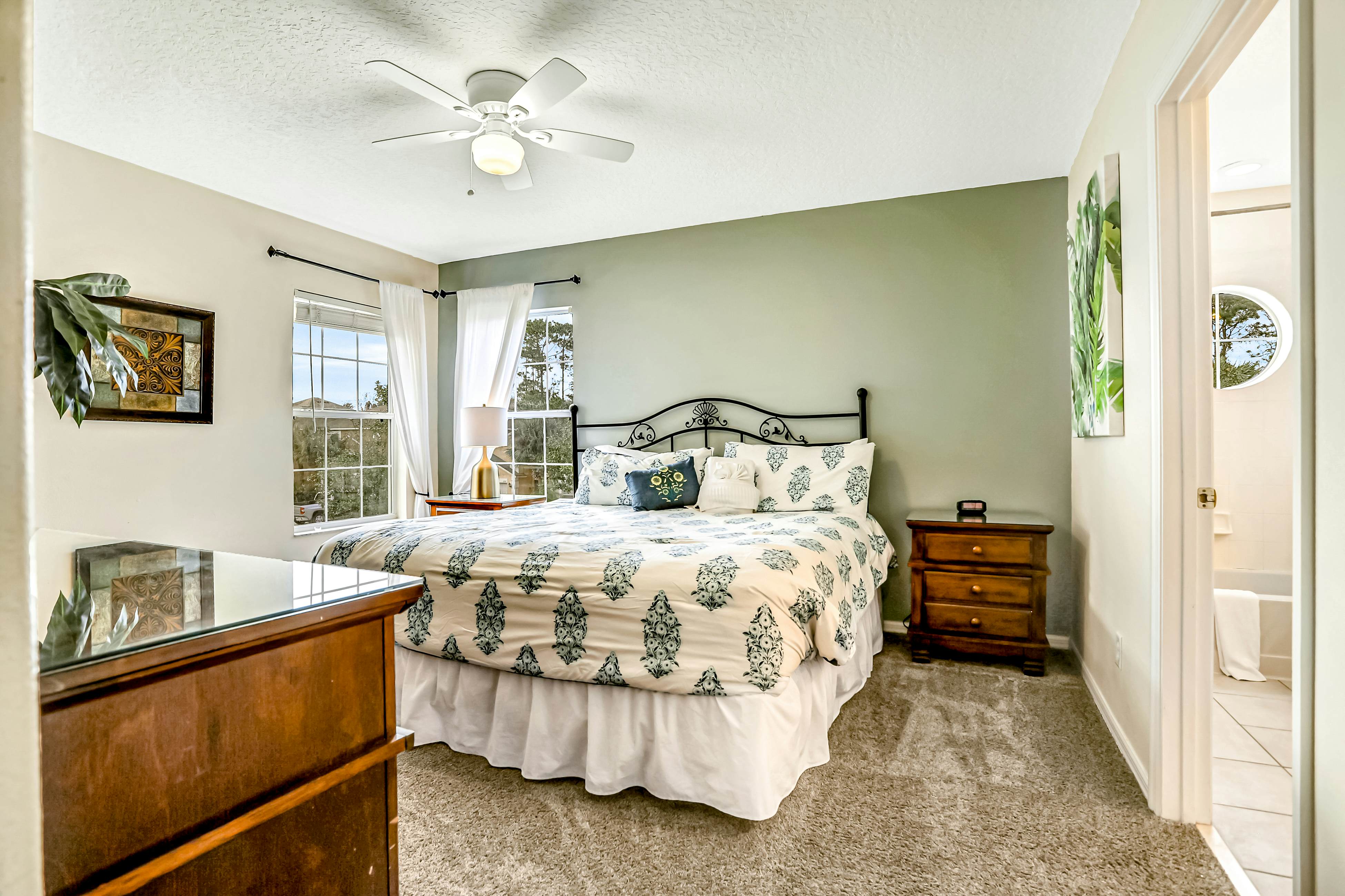 Sunny and Serene - Emerald Island Resort 