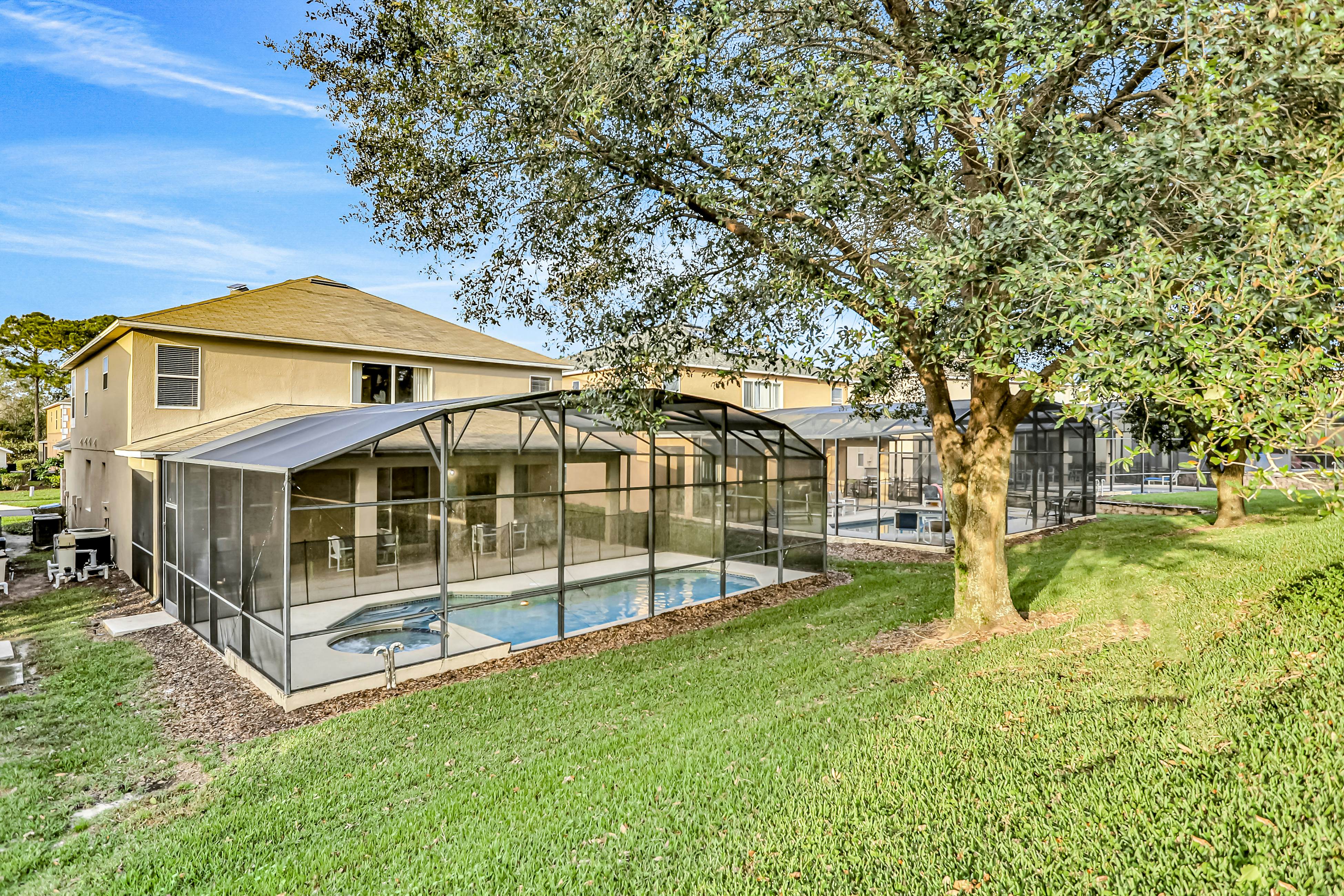 Sunny and Serene - Emerald Island Resort 