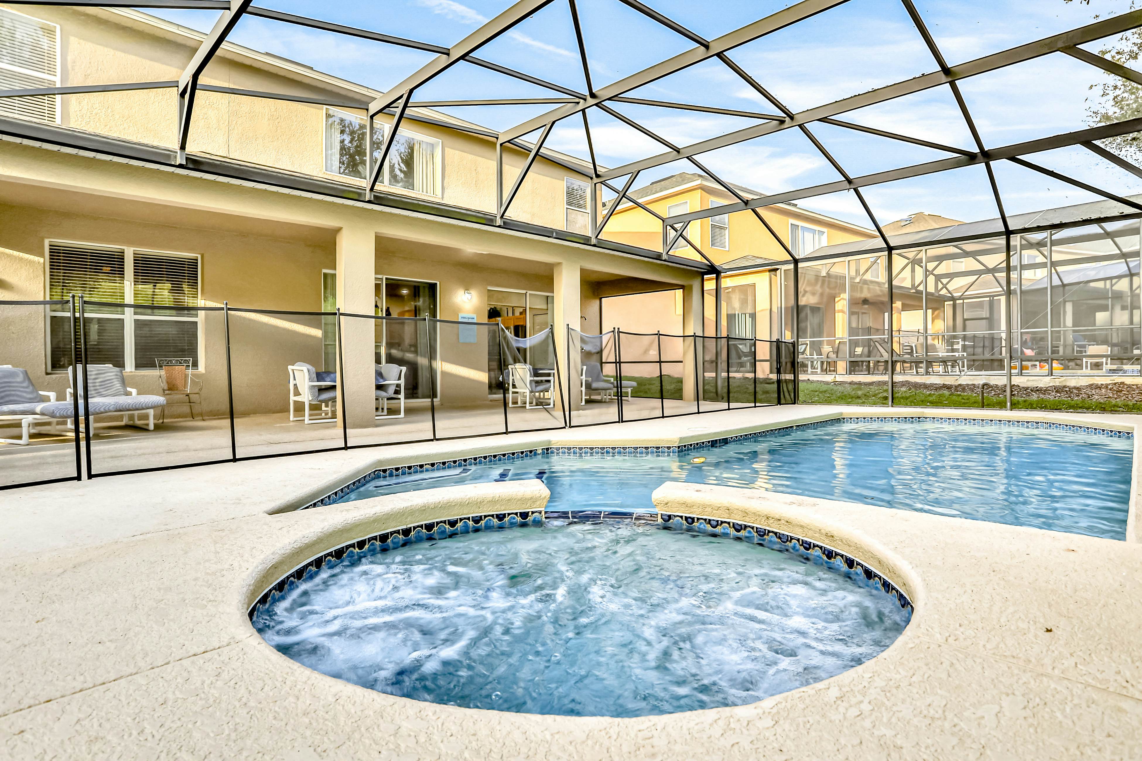 Sunny and Serene - Emerald Island Resort 