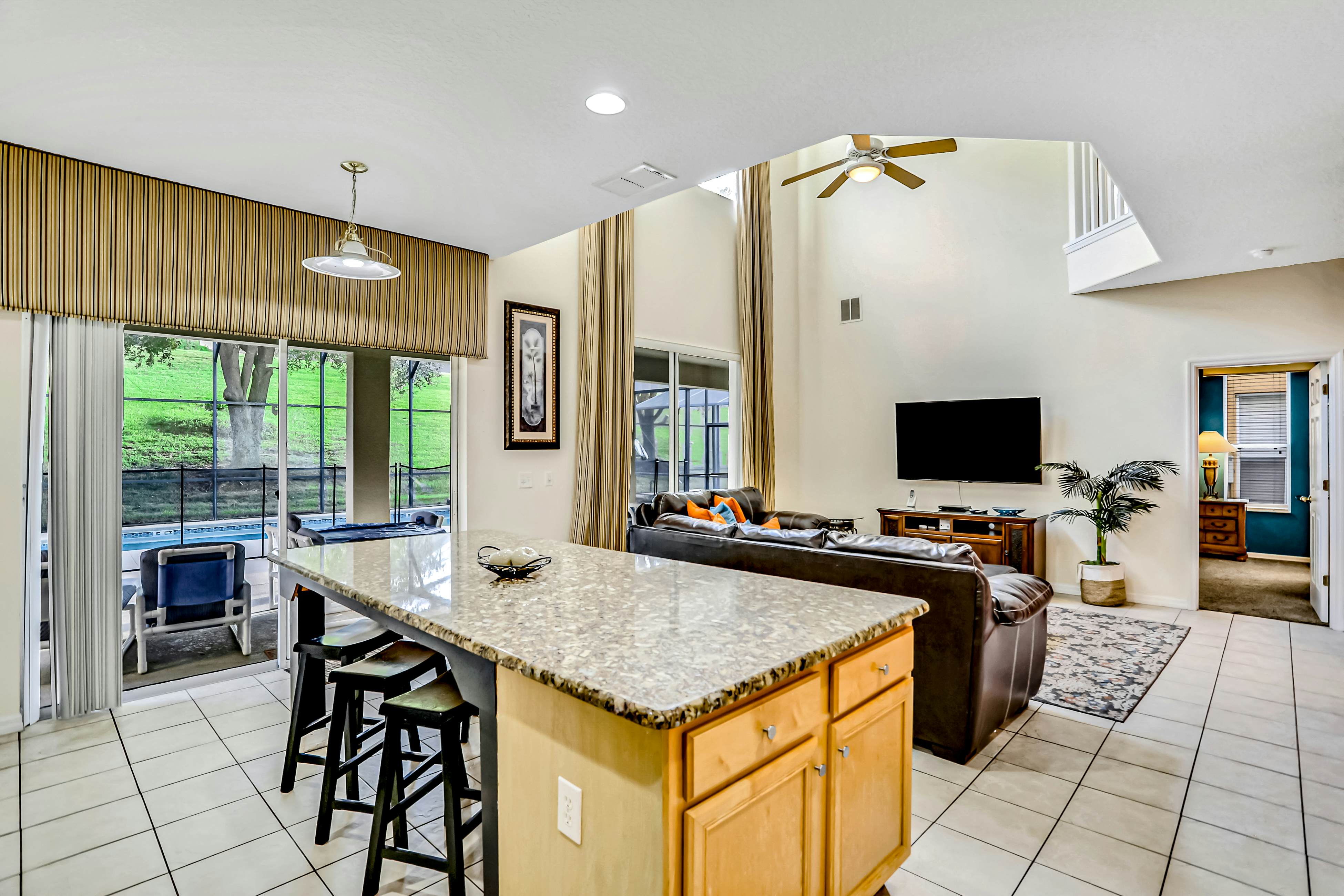 Sunny and Serene - Emerald Island Resort 