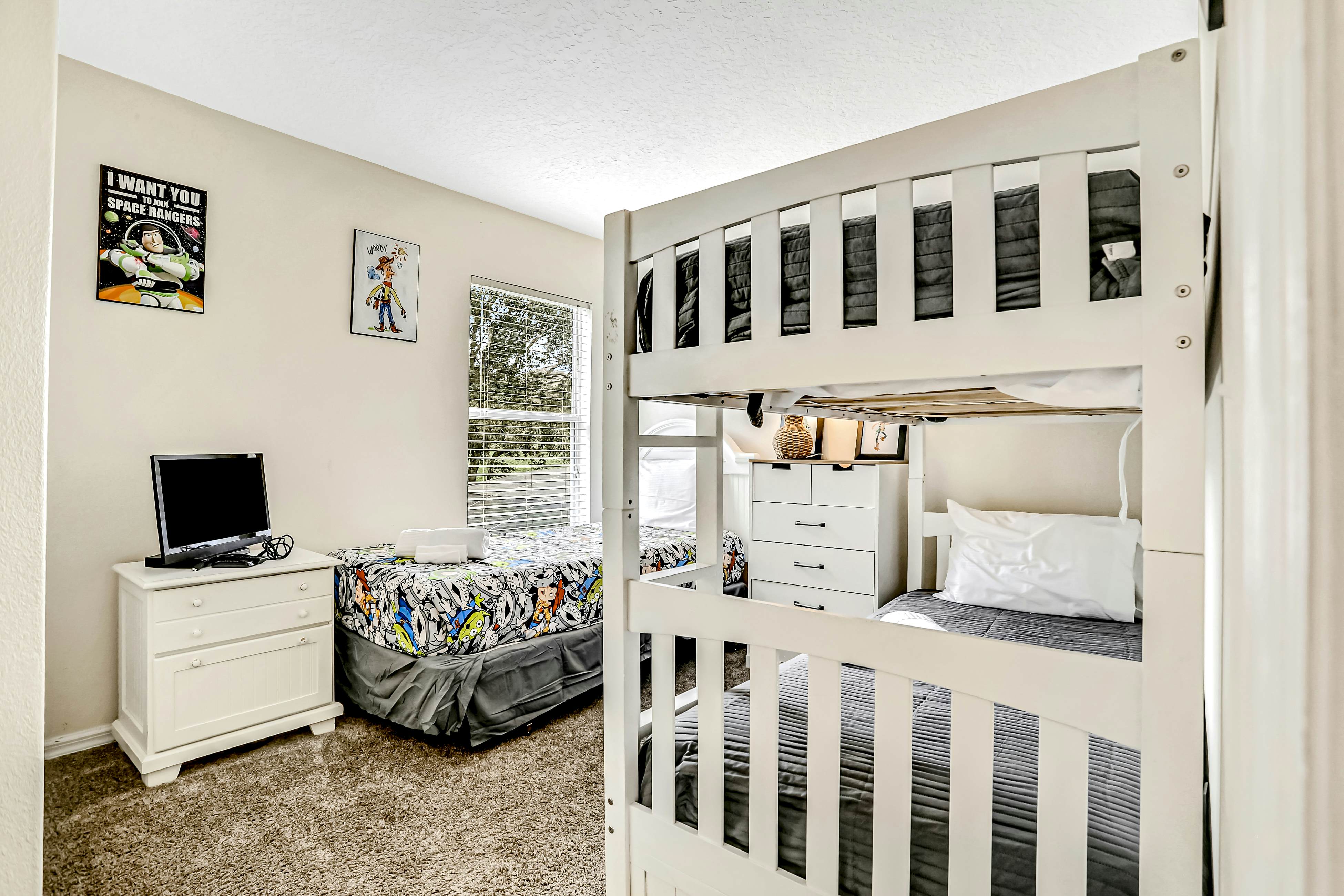 Sunny and Serene - Emerald Island Resort 