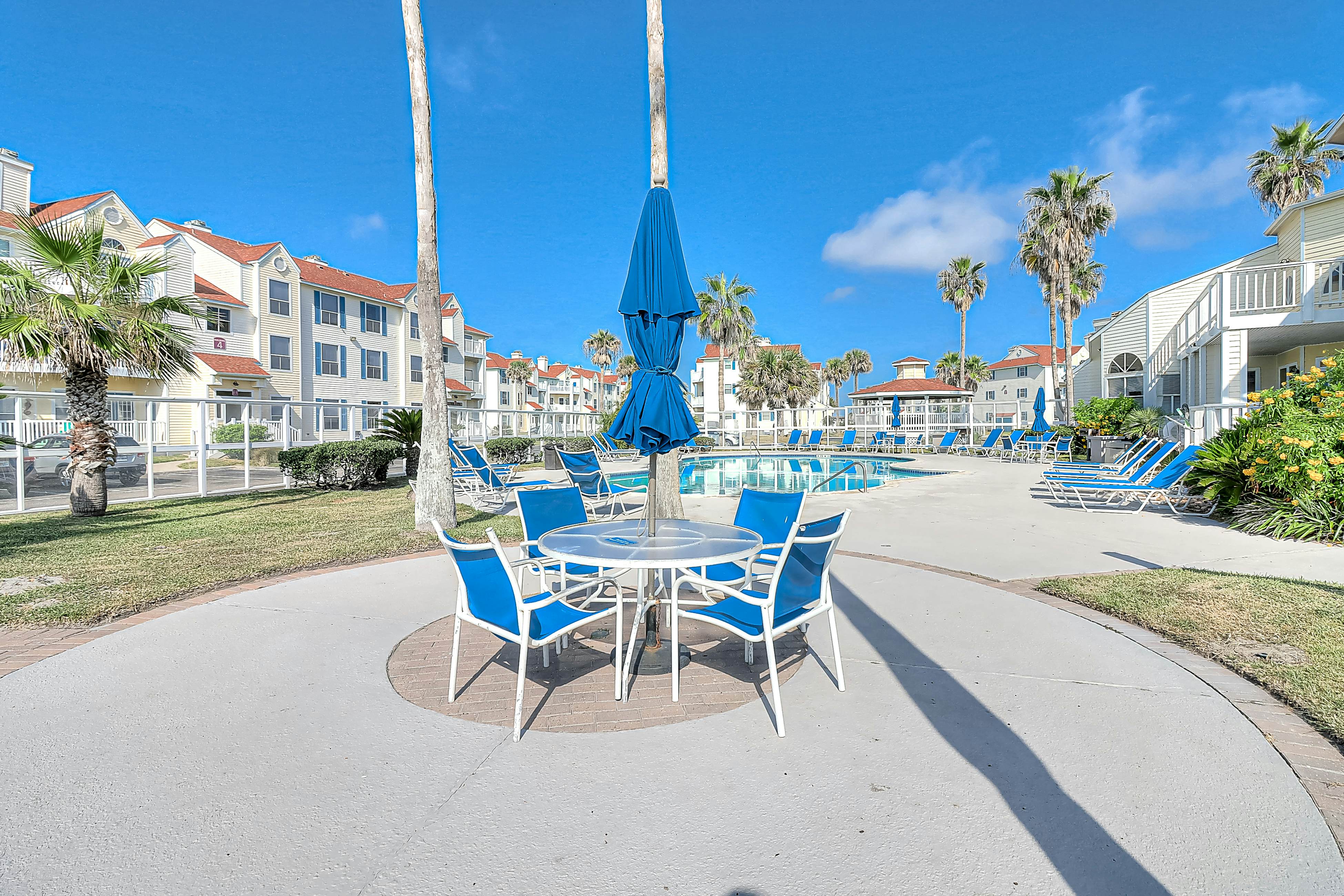 Beach Club - Seas the Day