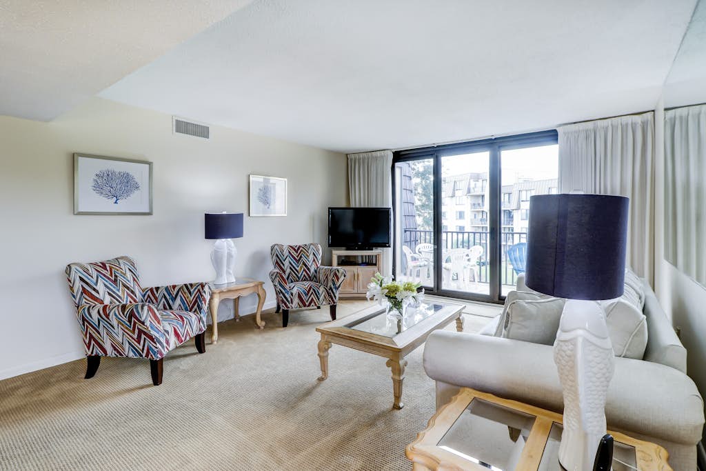 Top-floor condo with ocean views, on-site pools, beach access, & sports courts — Hilton Head, SC — vacation rental