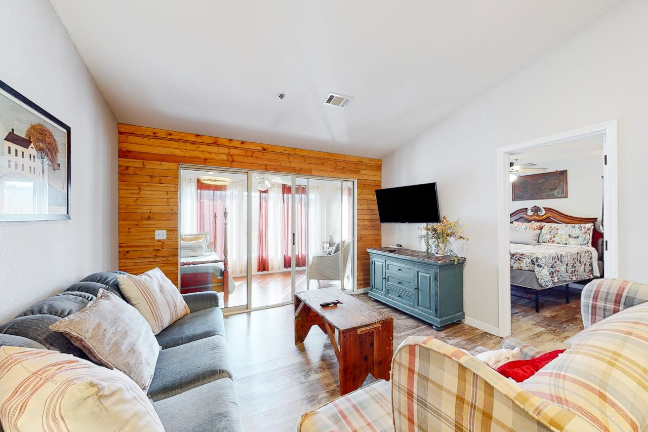 The Farmhouse at Fall Creek 2 BD Branson, MO Vacation Rental Vacasa