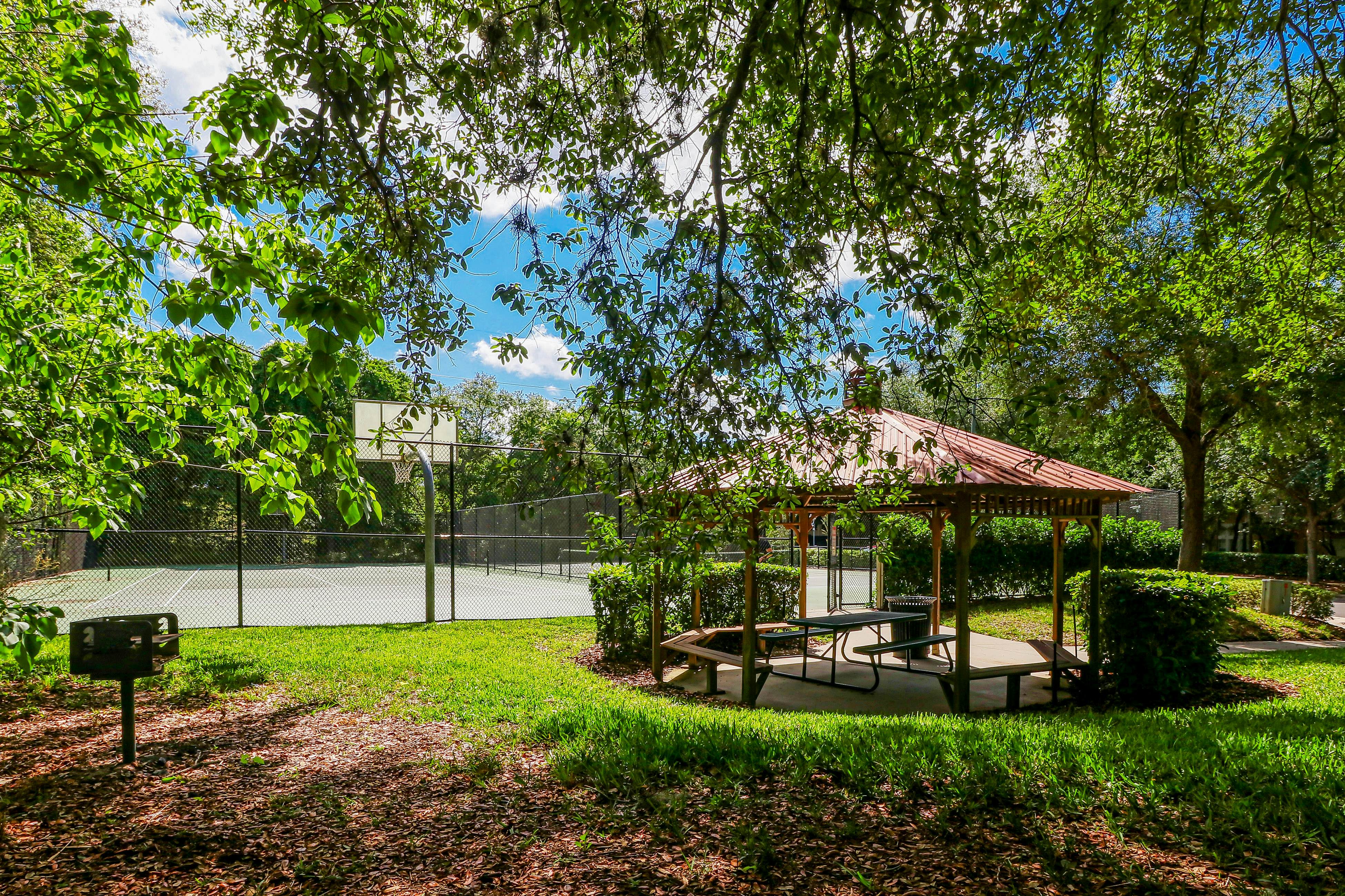 Sunny and Serene - Emerald Island Resort 