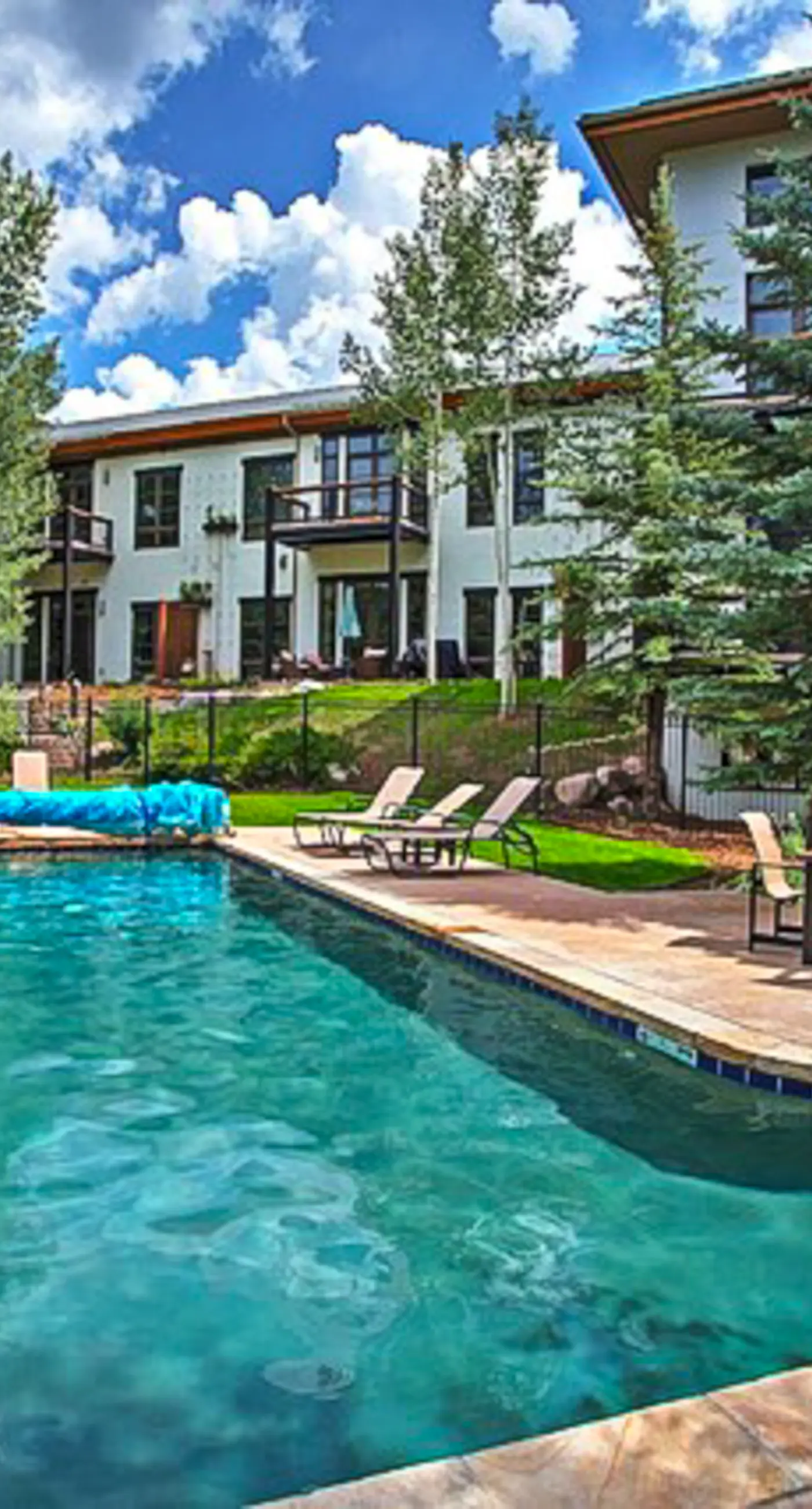 Avon Brookside Escape