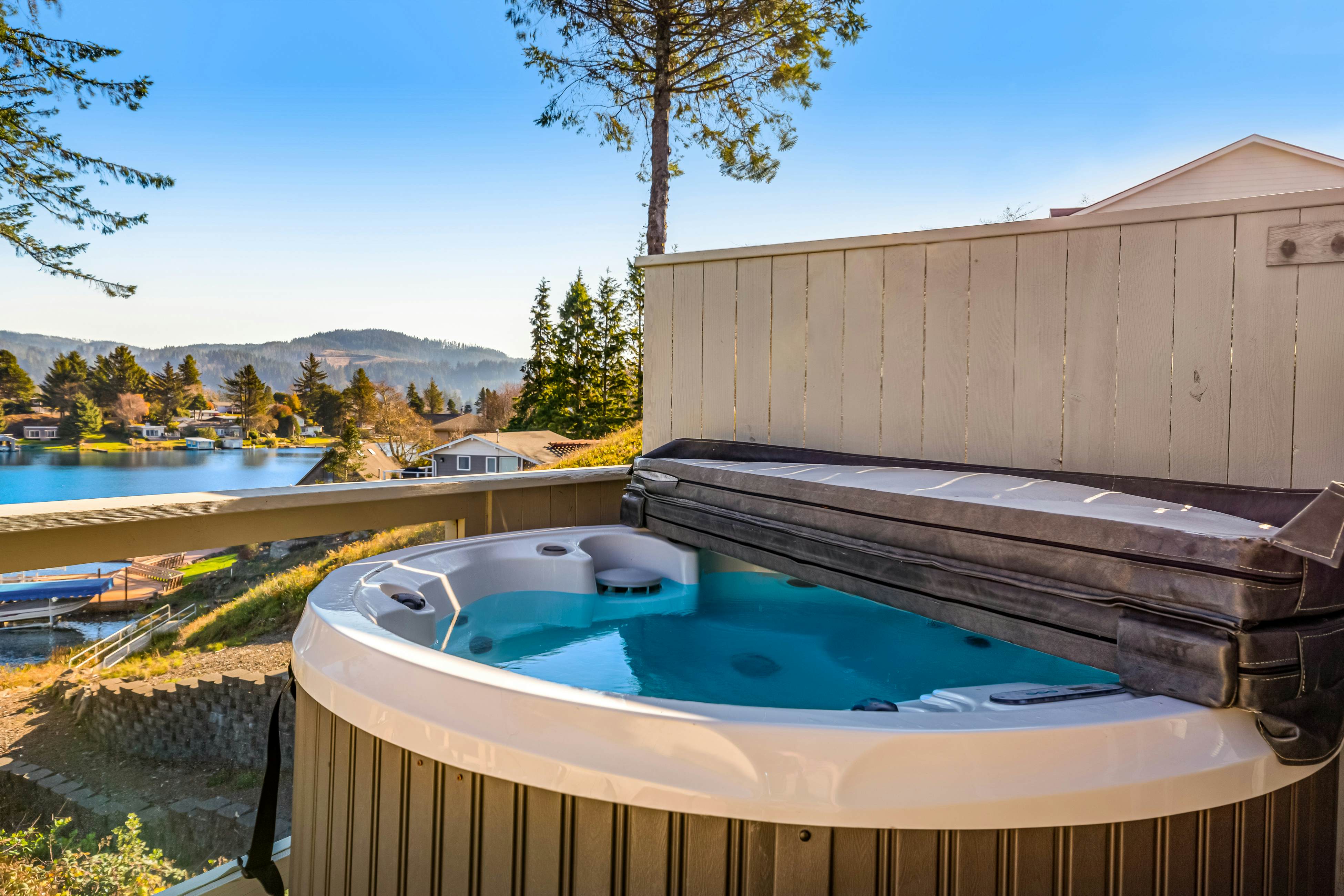 The Oasis on Devils Lake 3 BD Lincoln City, OR Vacation Rental Vacasa