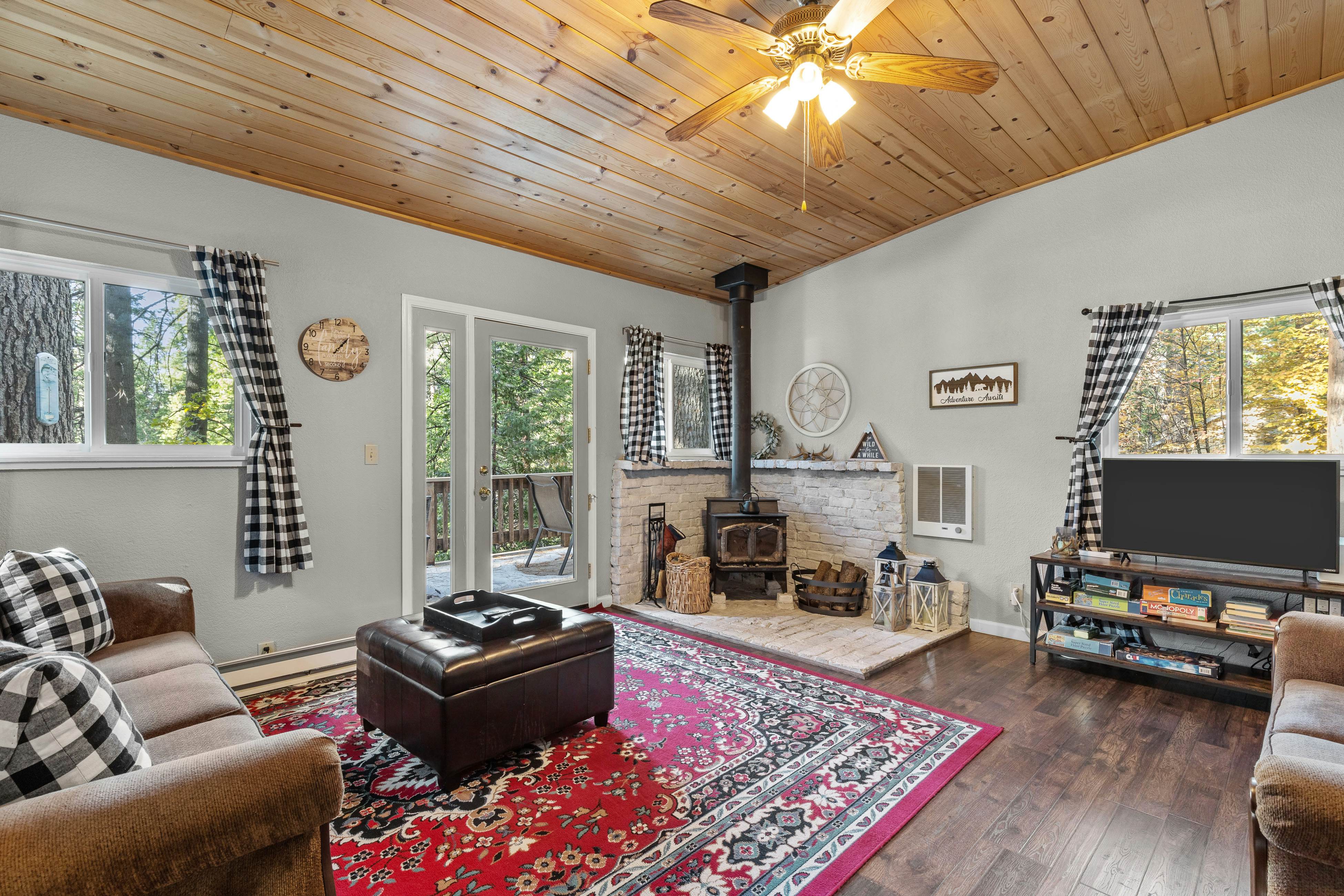 Blue Lake Springs Vacation Rentals, Cabin Rentals Vacasa