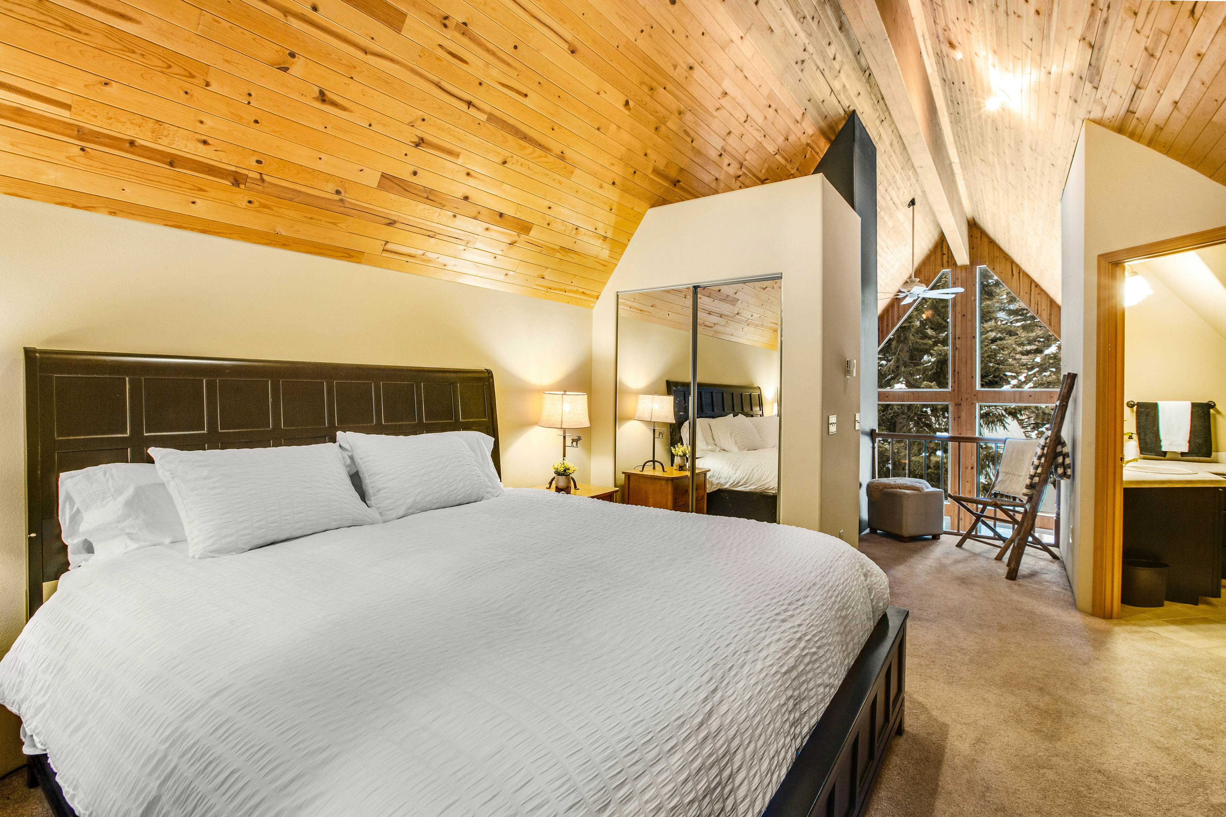 Snoqualmie Chalet 3 BD Snoqualmie Pass, WA Vacation Rental Vacasa