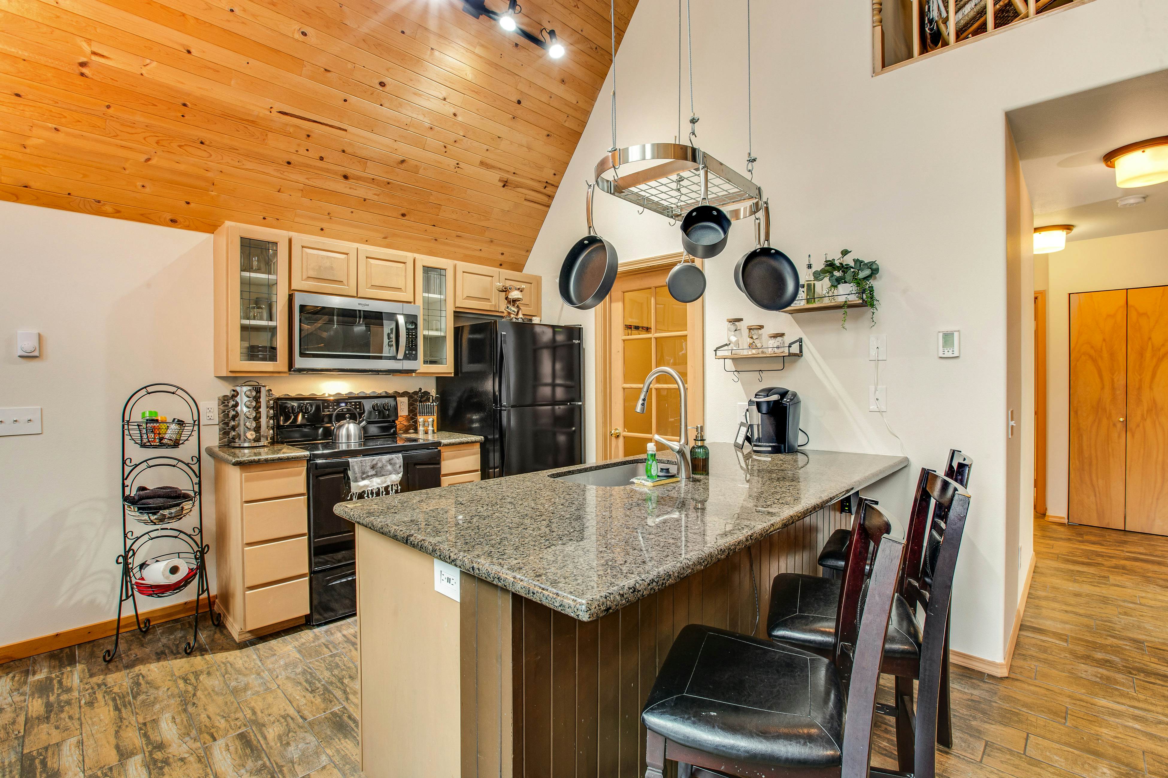 Snoqualmie Chalet 3 BD Snoqualmie Pass, WA Vacation Rental Vacasa