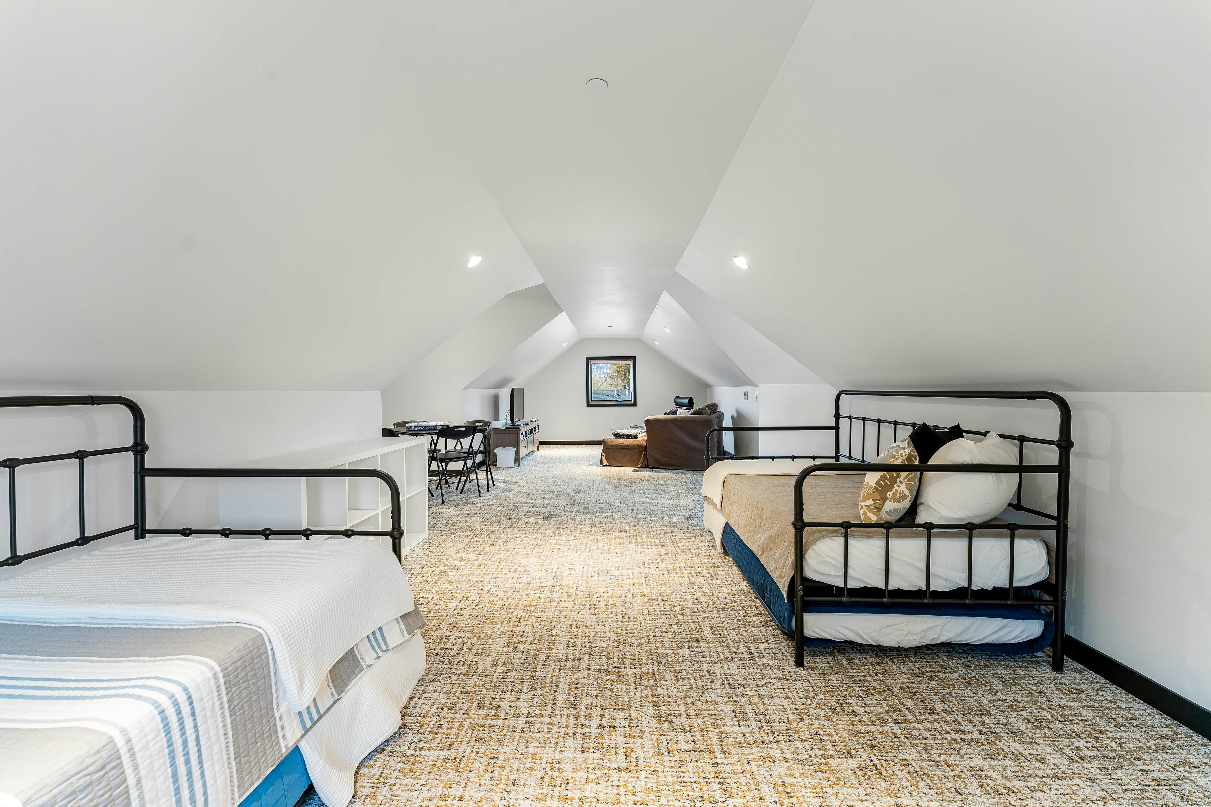 Ponderosa Court, Unit 2A