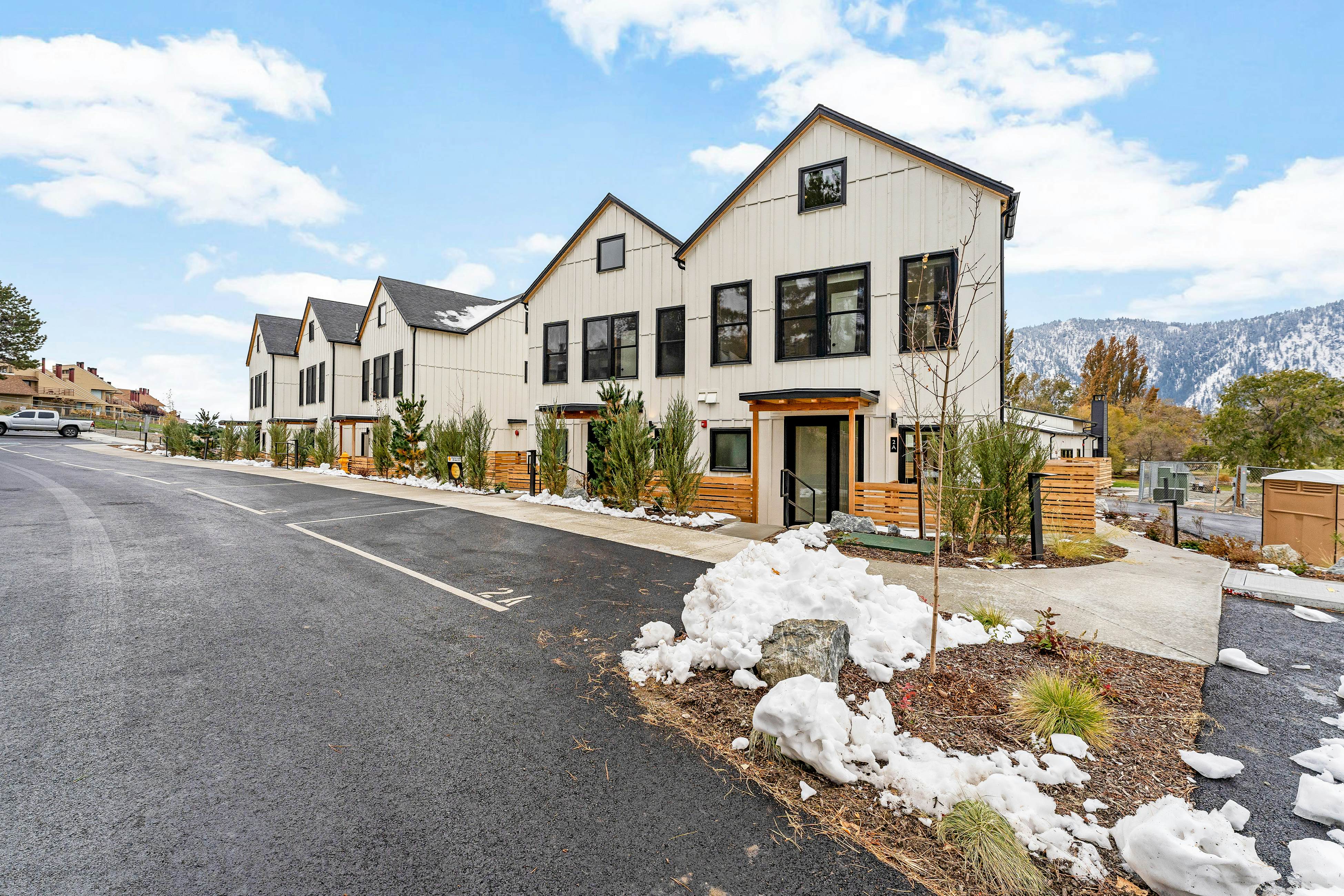 Ponderosa Court, Unit 2A