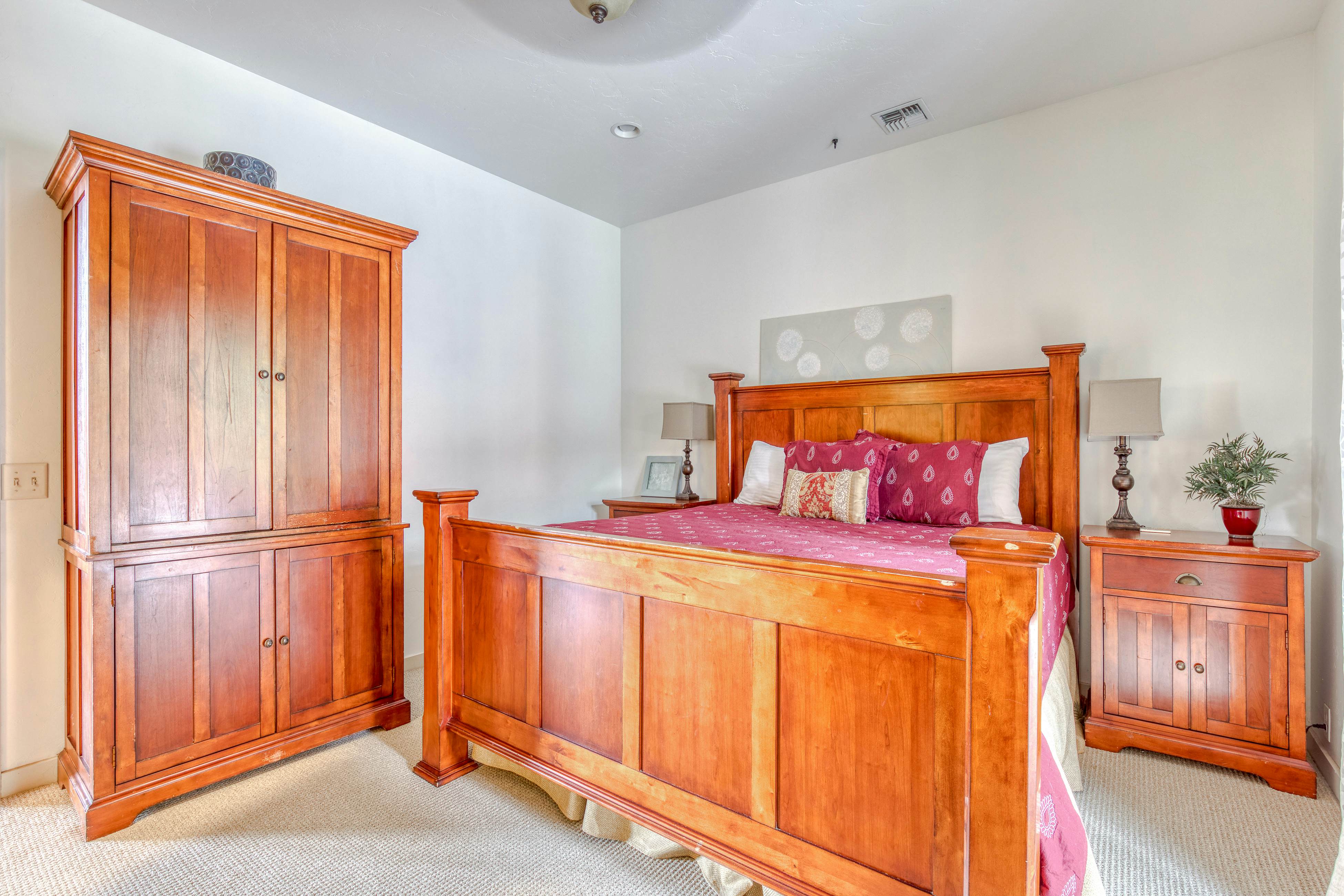 Grapevine Lodge 4 BD Dallesport, WA Vacation Rental Vacasa