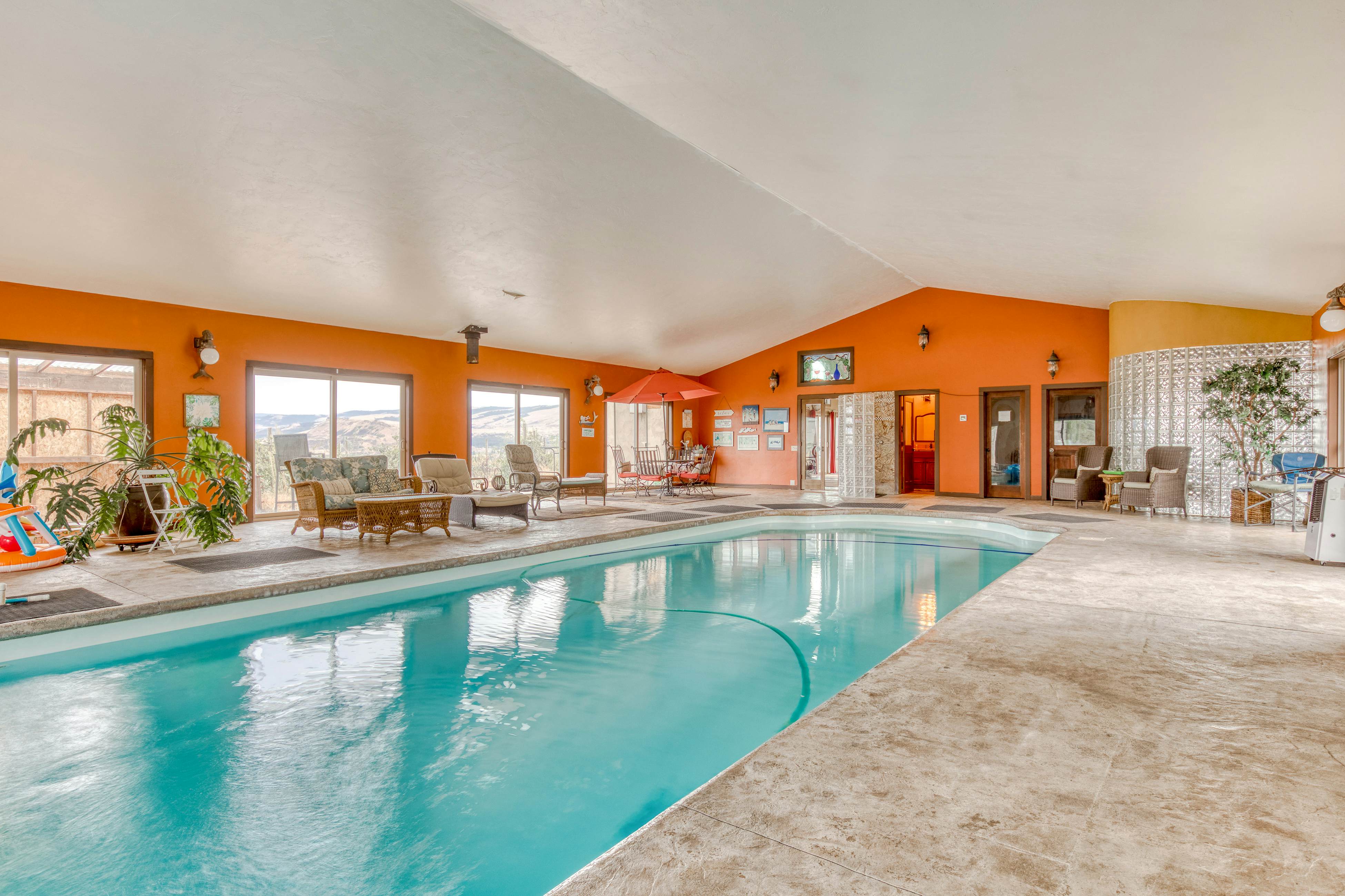 Grapevine Lodge 4 BD Dallesport, WA Vacation Rental Vacasa