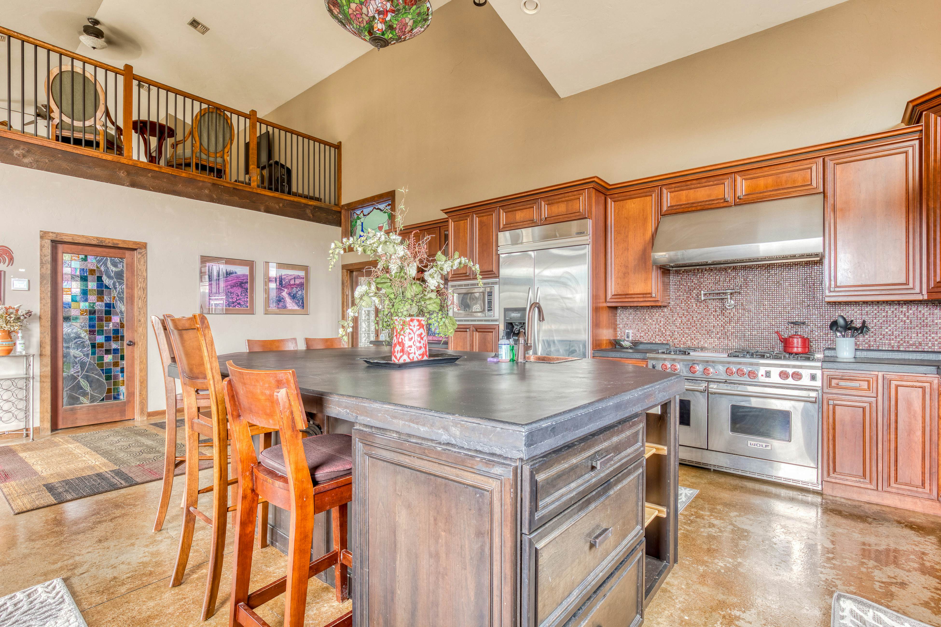 Grapevine Lodge 4 BD Dallesport, WA Vacation Rental Vacasa