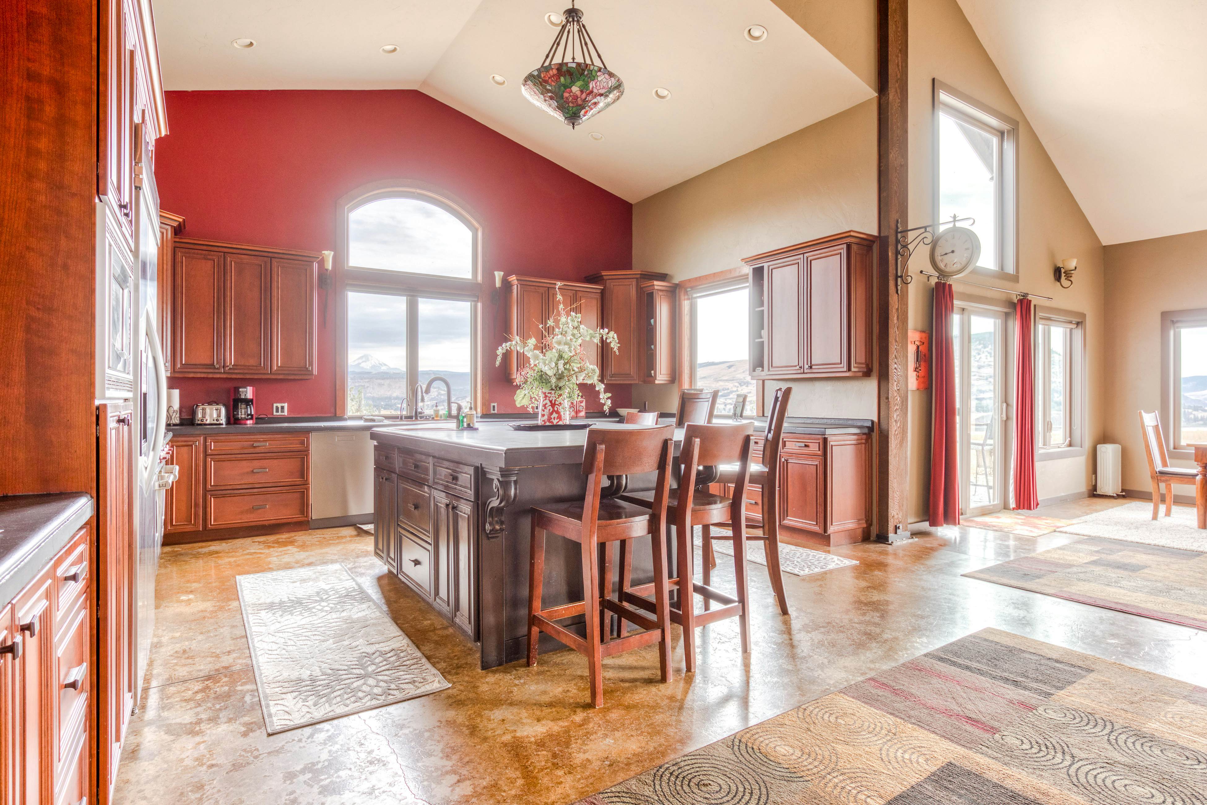 Grapevine Lodge 4 BD Dallesport, WA Vacation Rental Vacasa