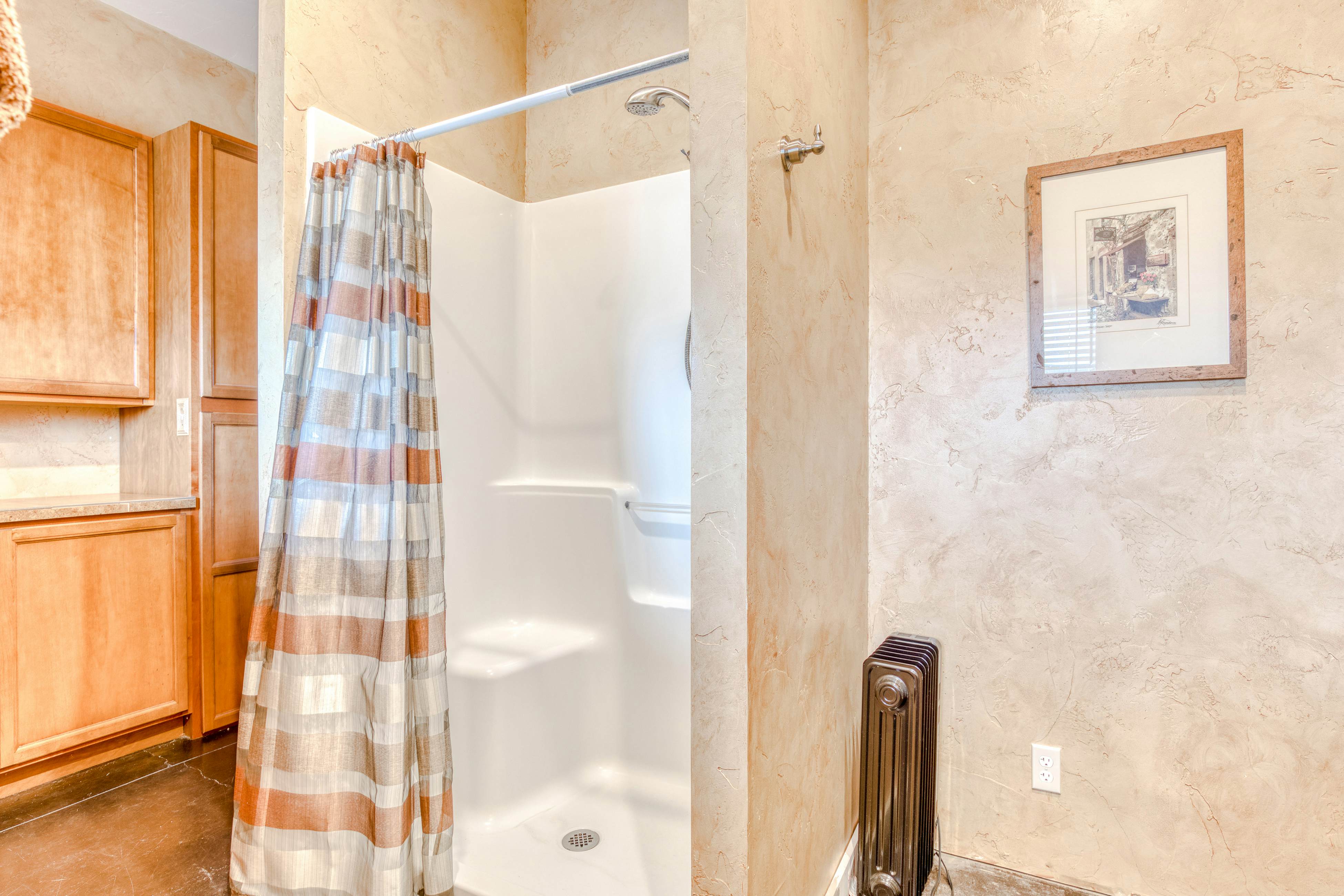 Grapevine Lodge 4 BD Dallesport, WA Vacation Rental Vacasa