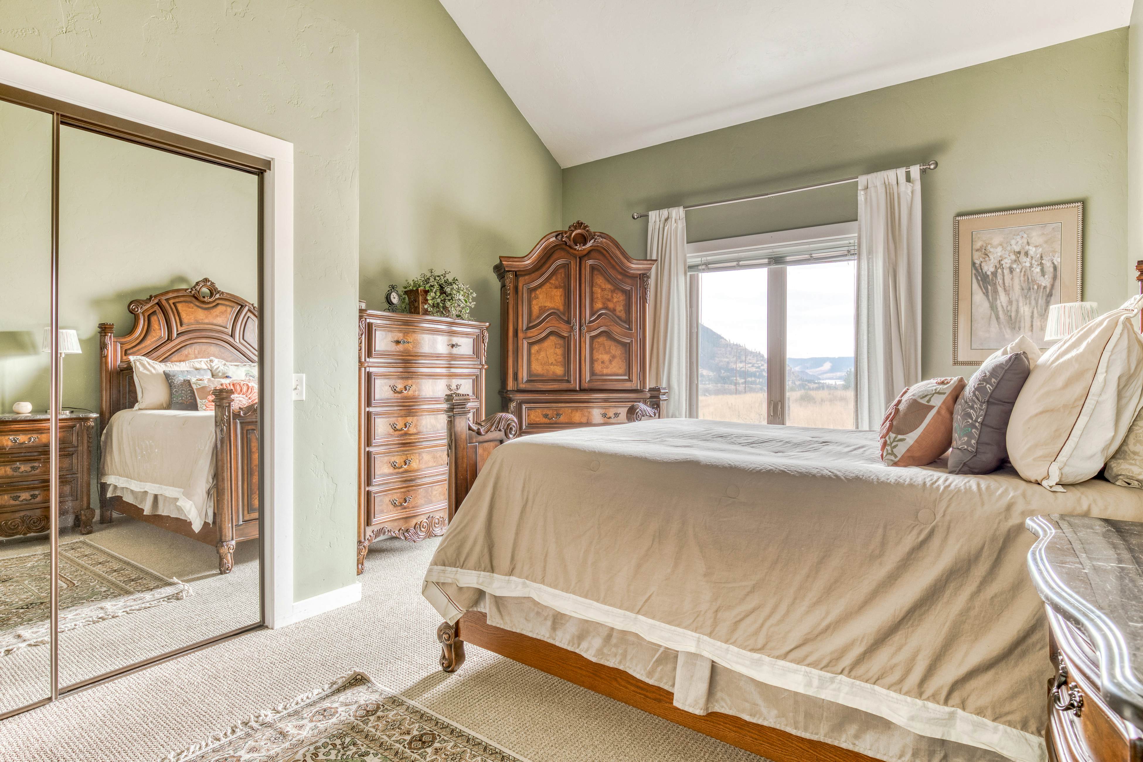 Grapevine Lodge 4 BD Dallesport, WA Vacation Rental Vacasa