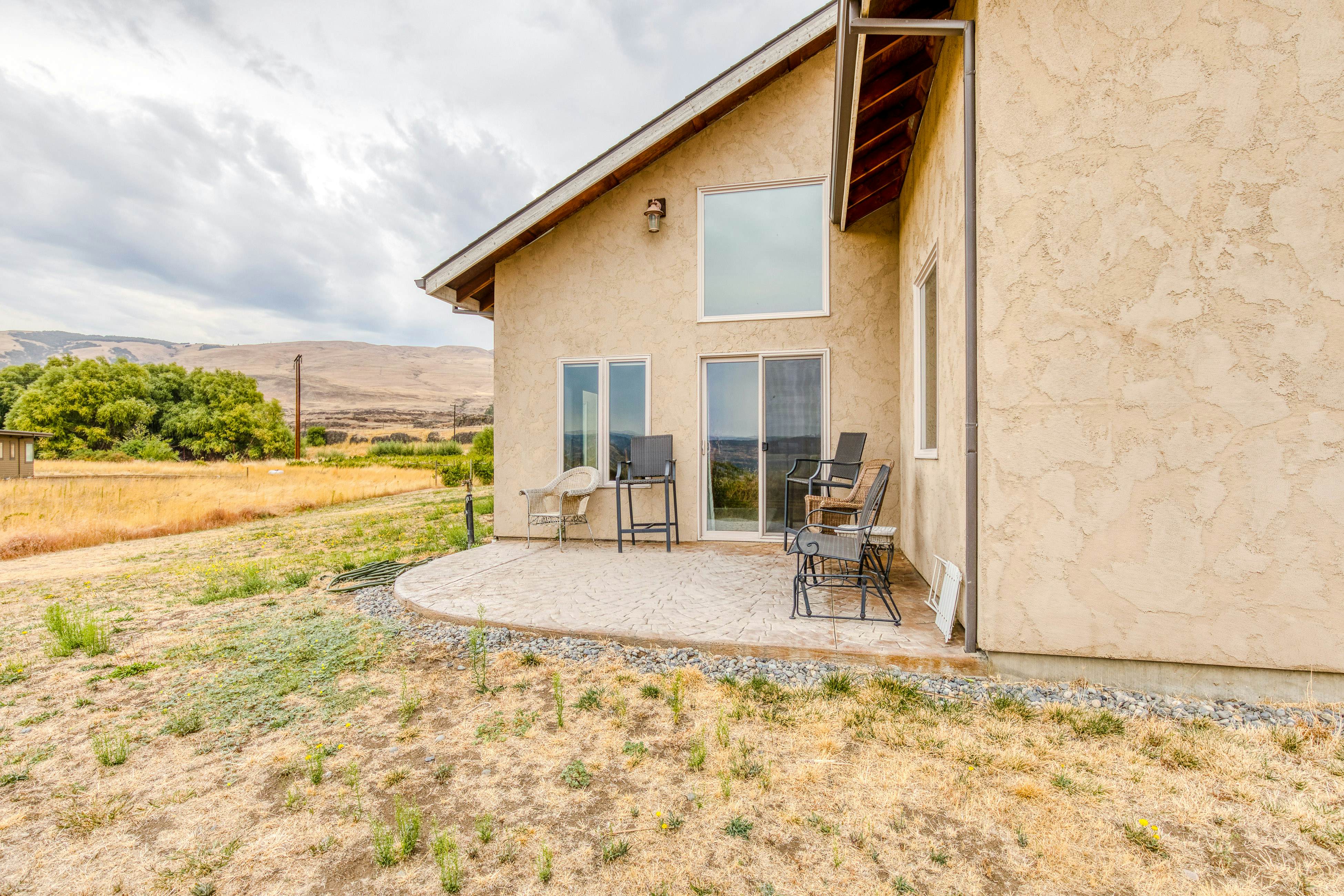 Grapevine Lodge 4 BD Dallesport, WA Vacation Rental Vacasa