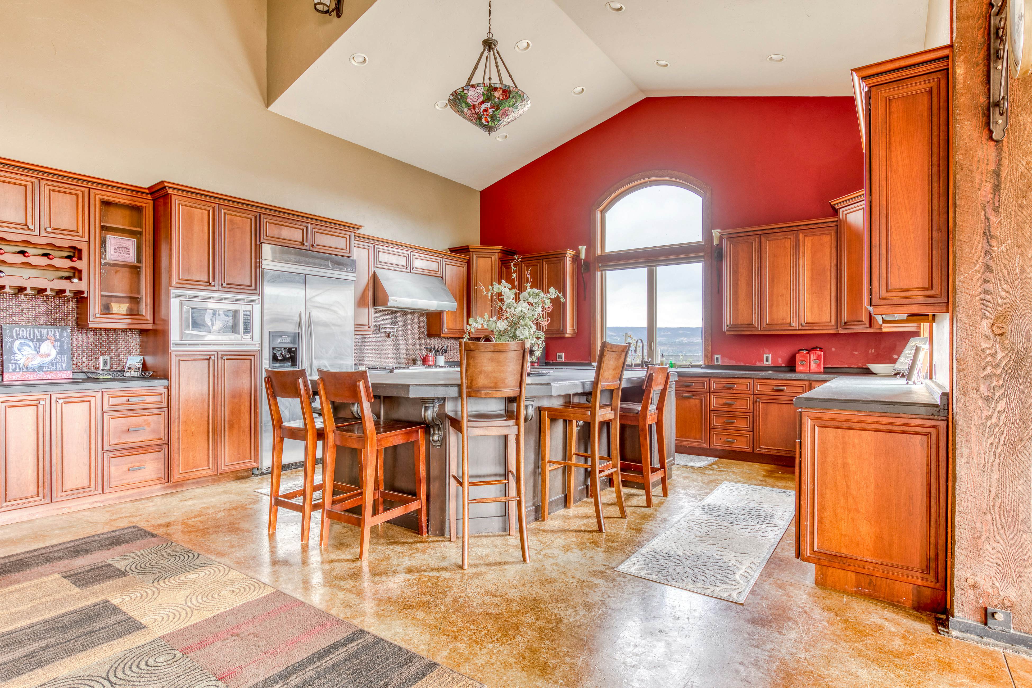 Grapevine Lodge 4 BD Dallesport, WA Vacation Rental Vacasa