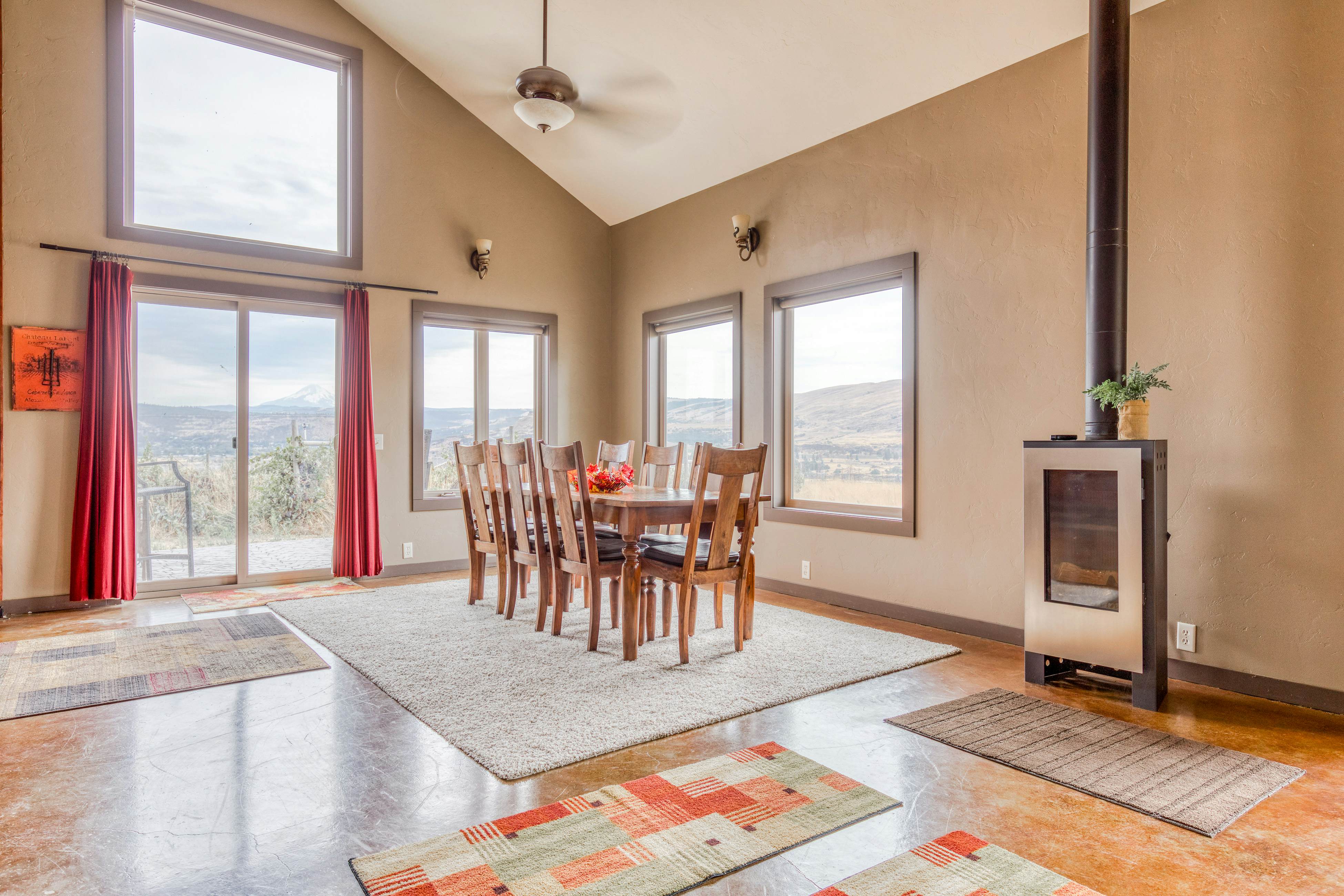 Grapevine Lodge 4 BD Dallesport, WA Vacation Rental Vacasa